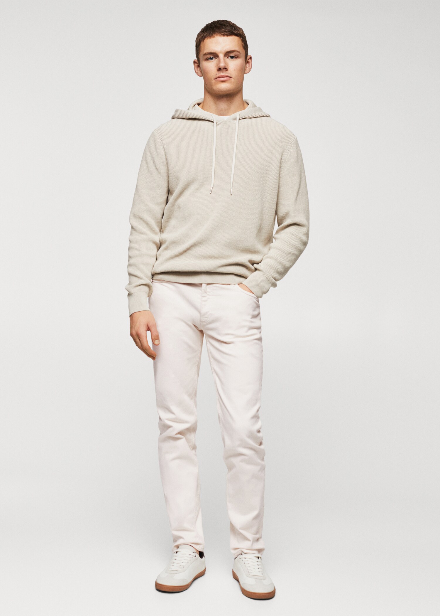 Slim-fit coloured jeans - General plane