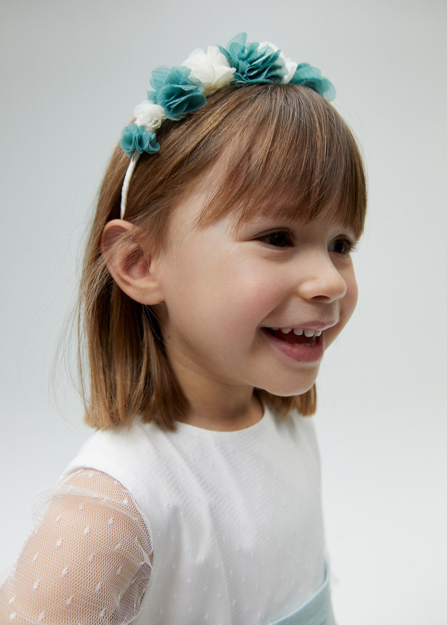 Headband with embossed flowers - General plane