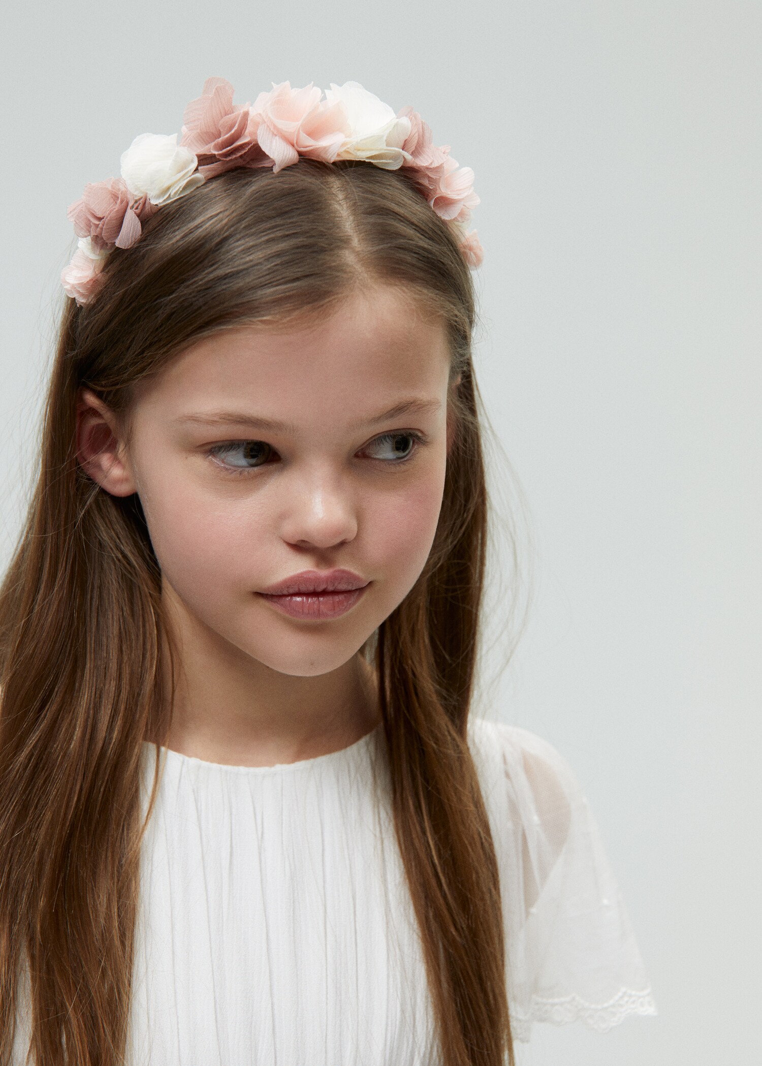 Headband with embossed flowers - General plane