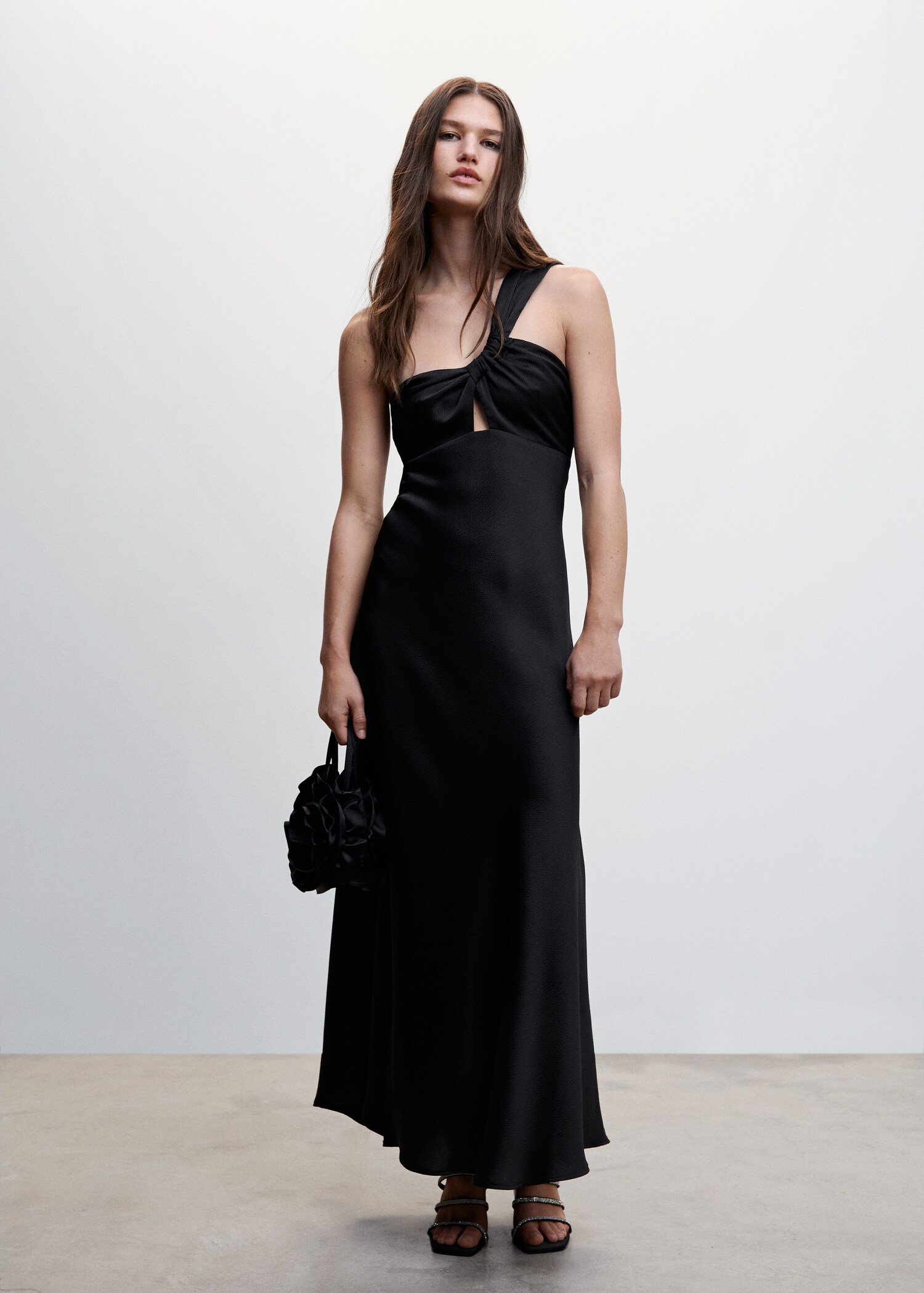 Asymmetrical black satin dress - General plane