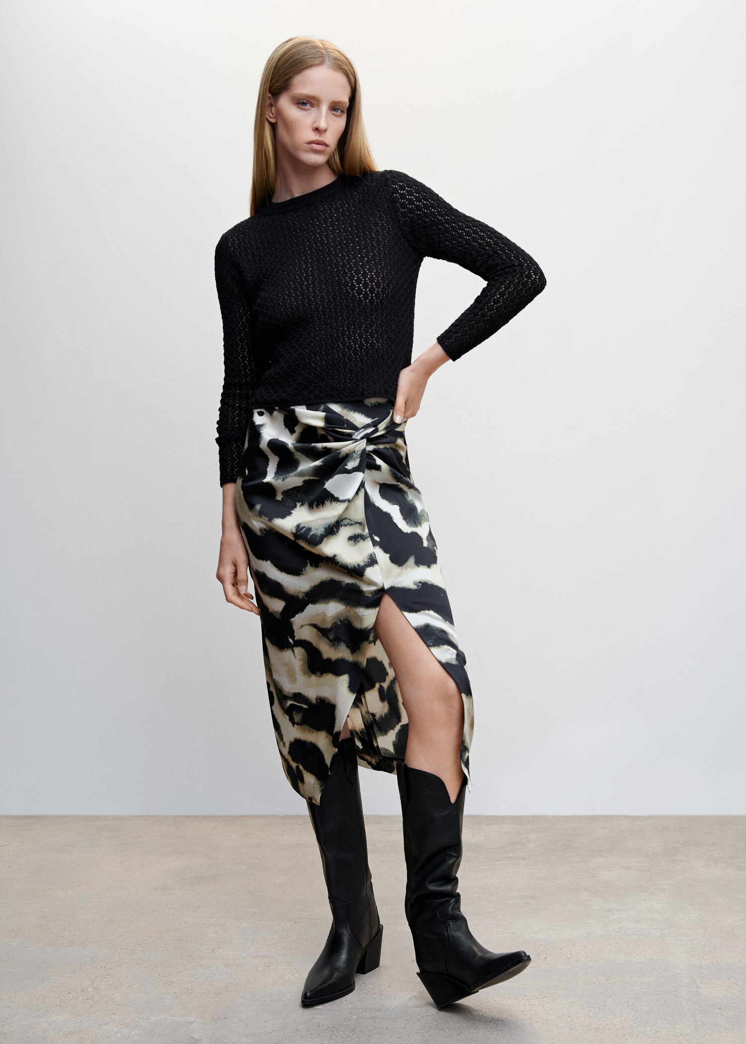 Short openwork knitted sweater - General plane