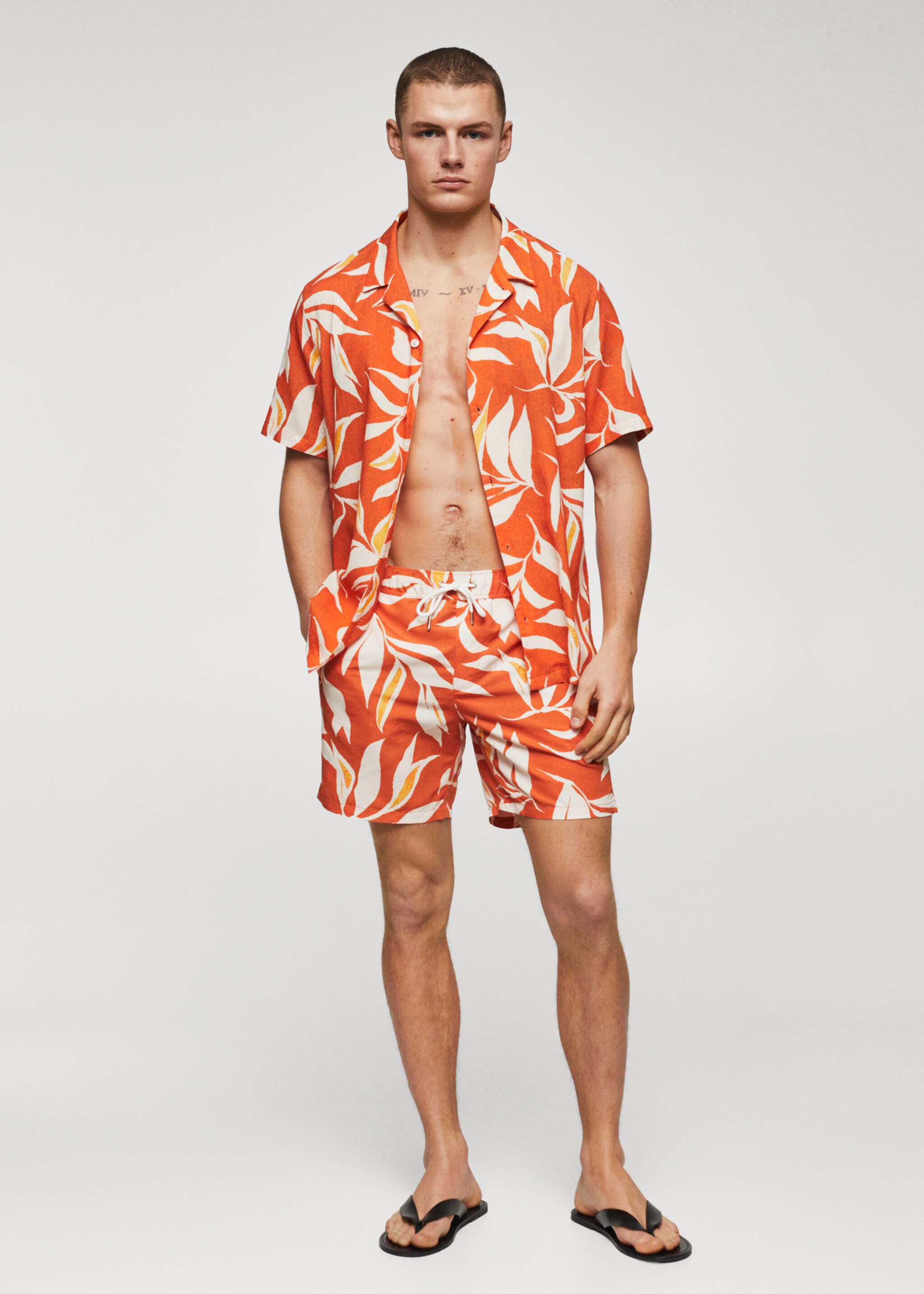 Costum de baie imprimeu tropical - Plan general