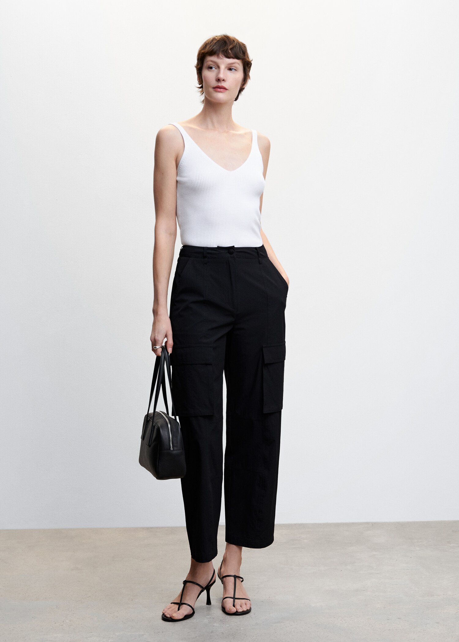 V-neck knitted top - General plane