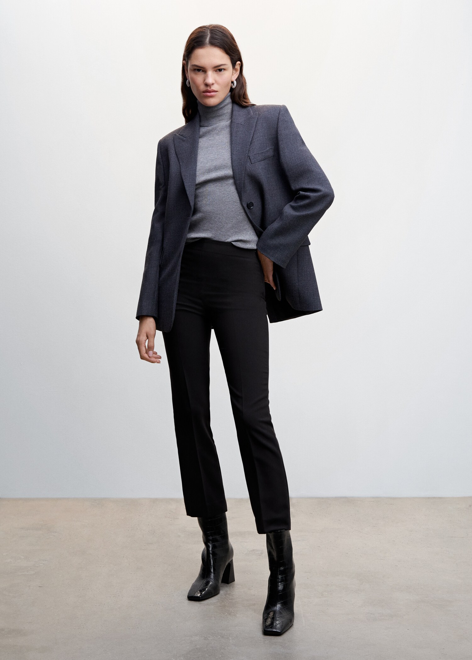 Straight-cut crop trousers - General plane
