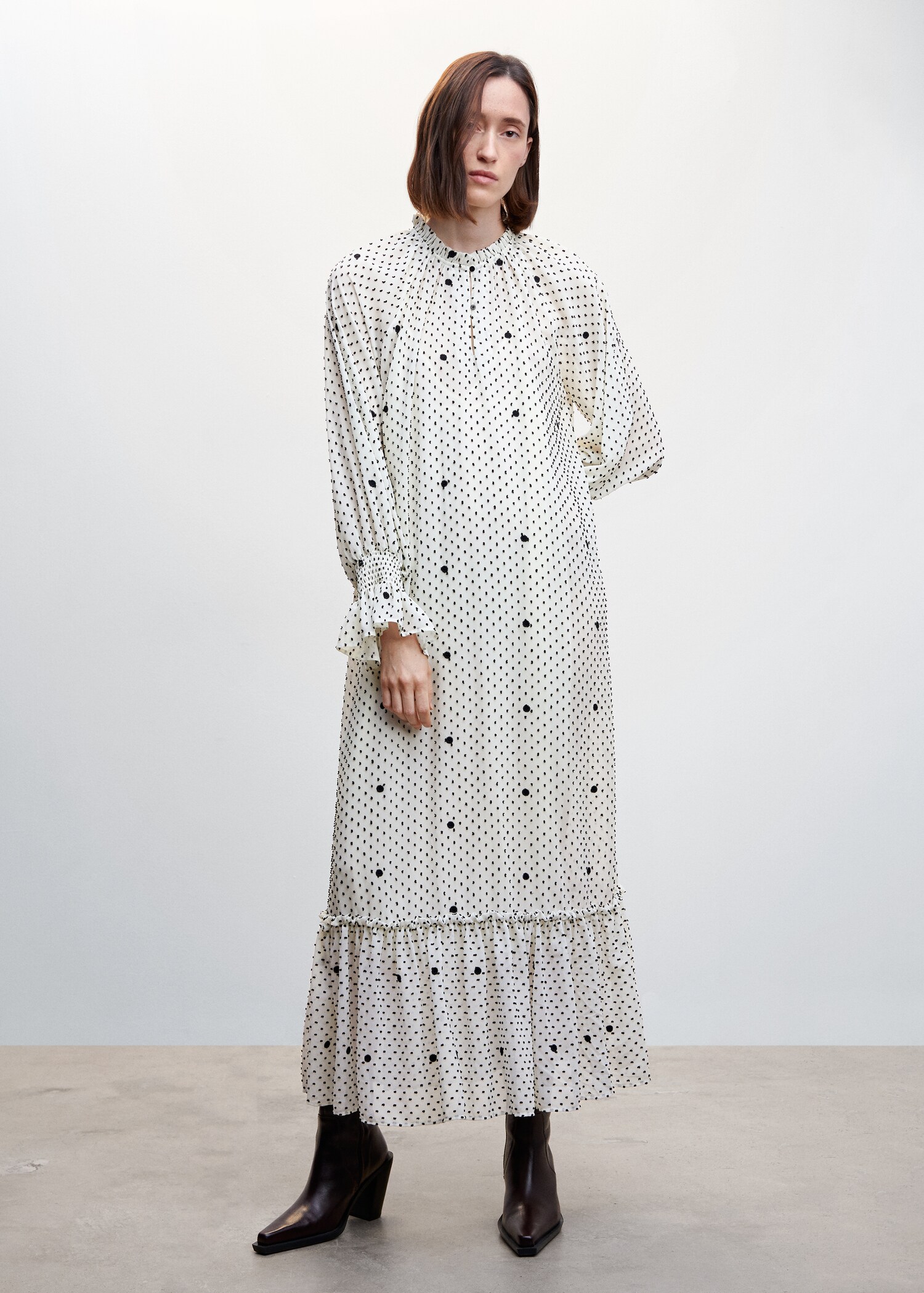 Polka-dot dress with ruffles - General plane