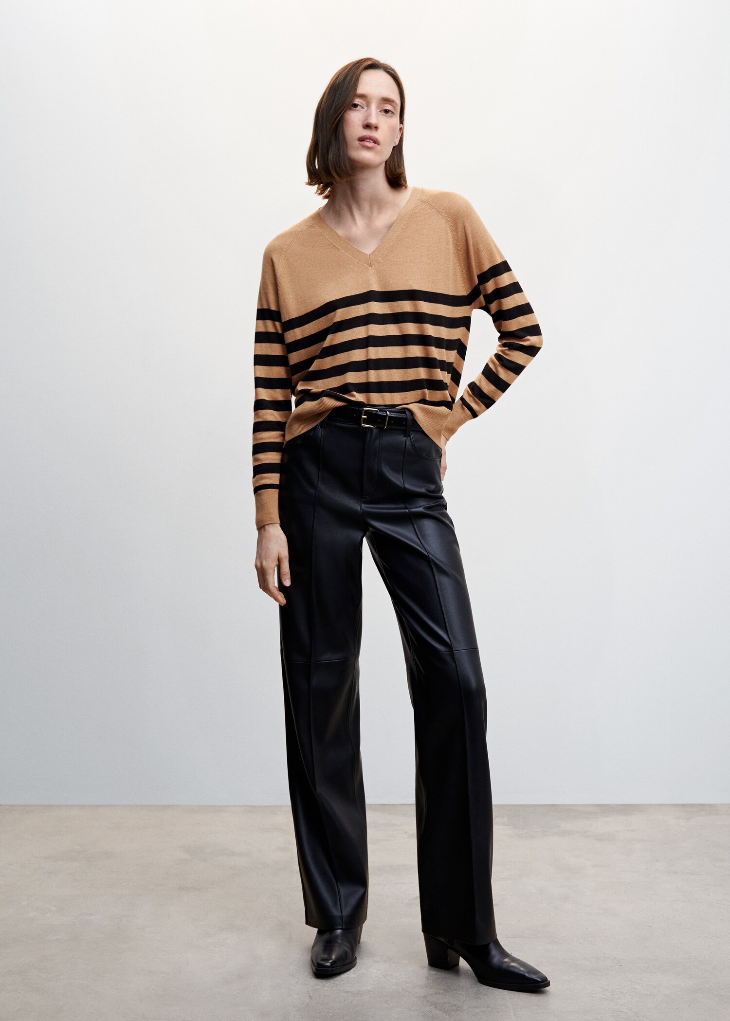 Fine-knit striped sweater - General plane