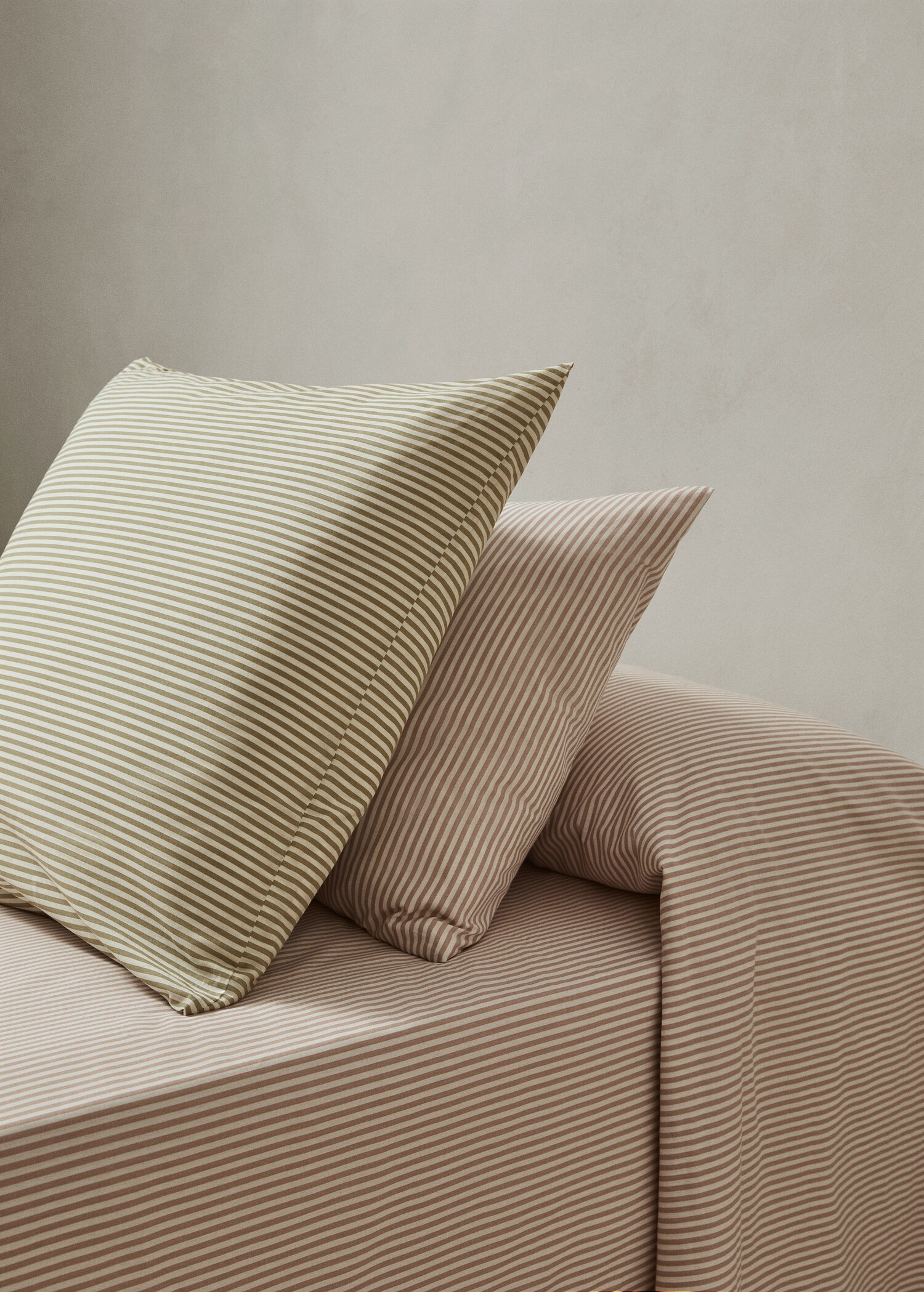Stripe-print pillow case 50x75cm - General plane
