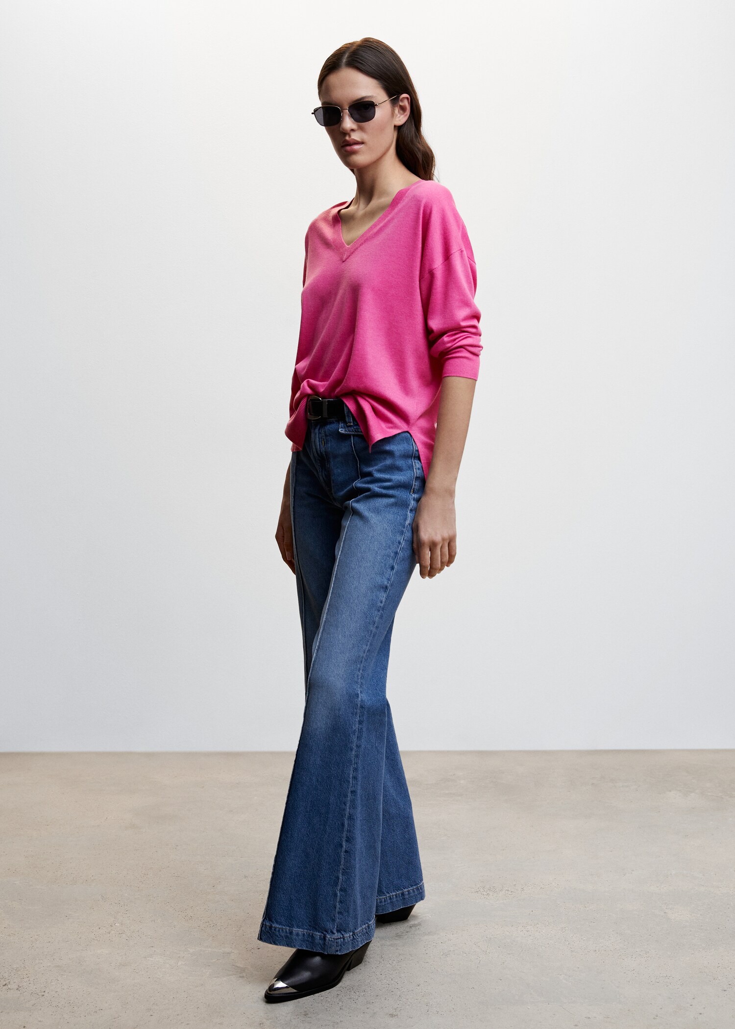 V-neck pullover with slits - General plane