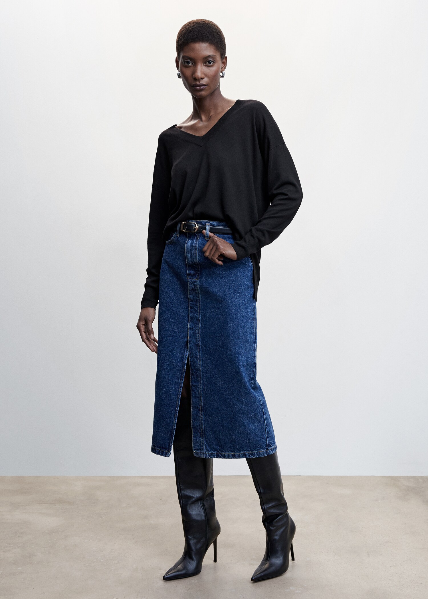 V-neck pullover with slits - General plane