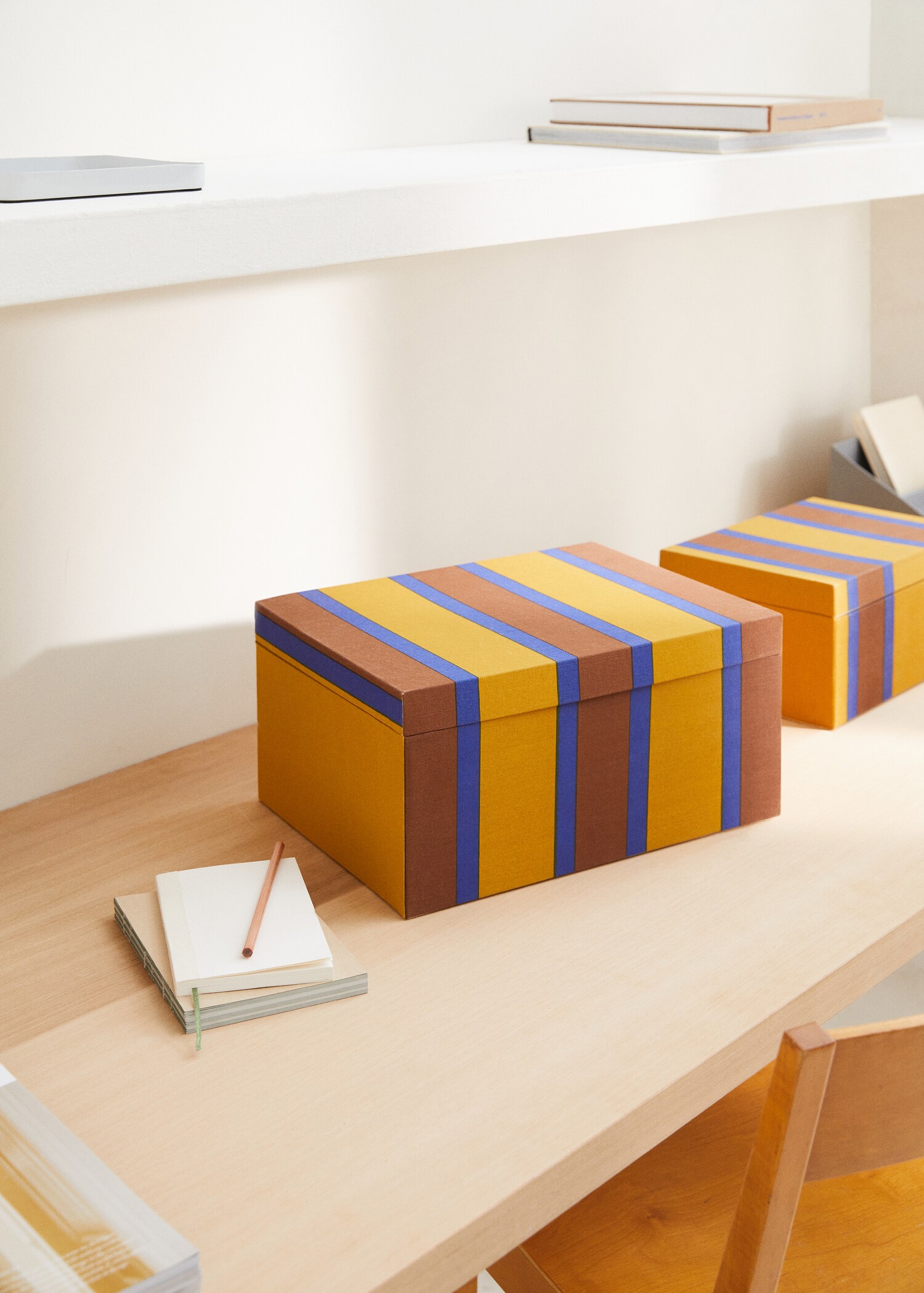 Striped fabric box 36x27cm - General plane