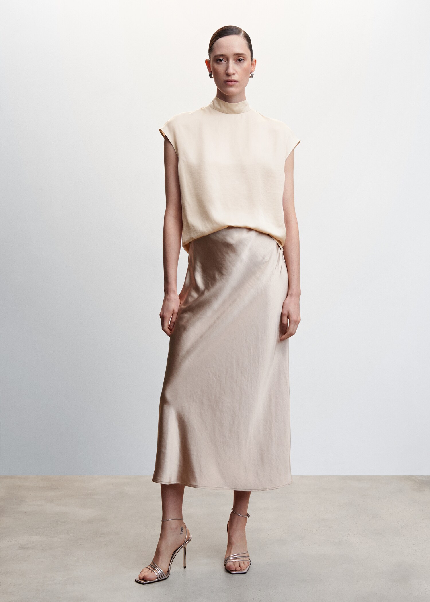 High collar satin blouse - General plane