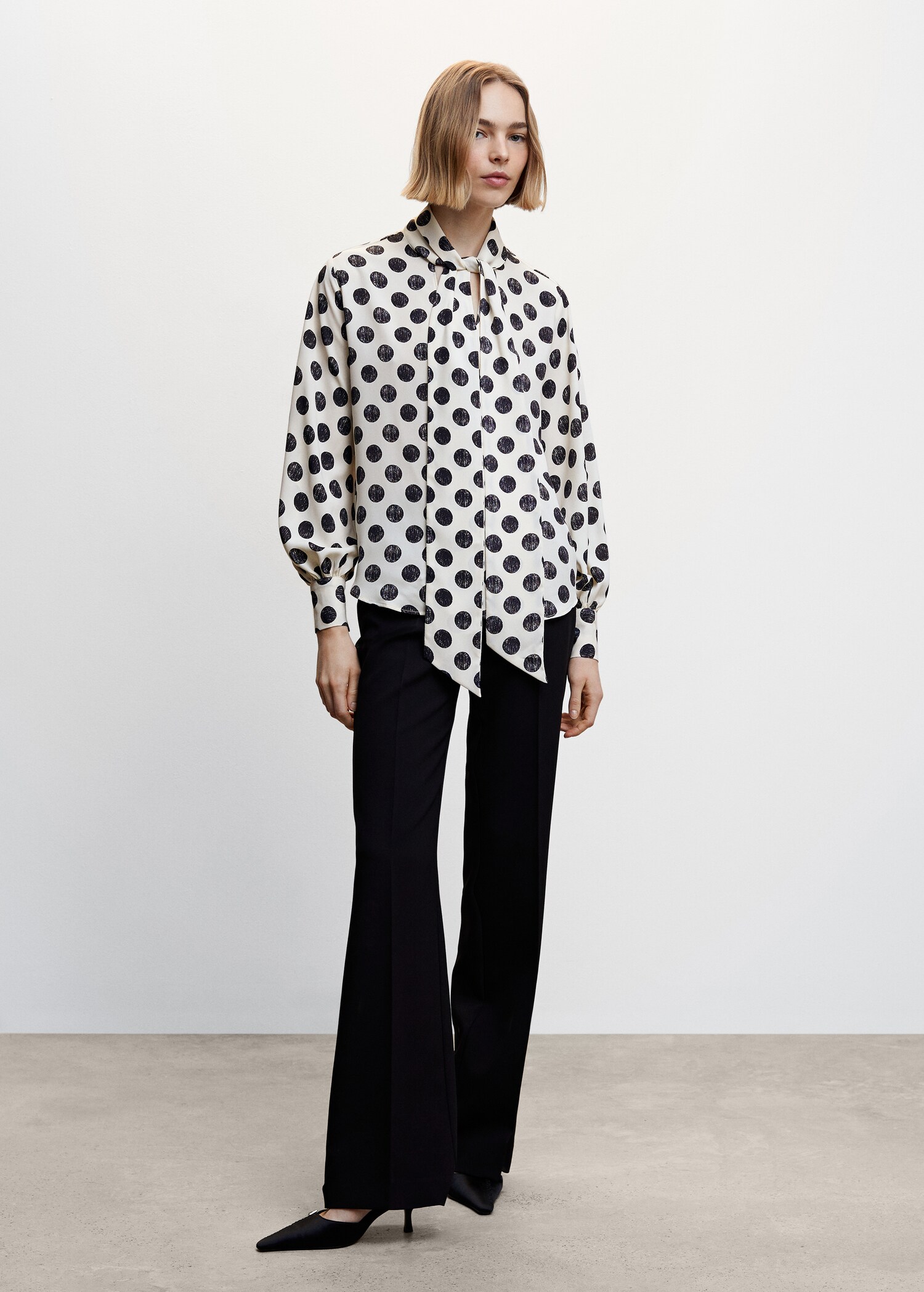 Blusa lunares lazo - Plano general