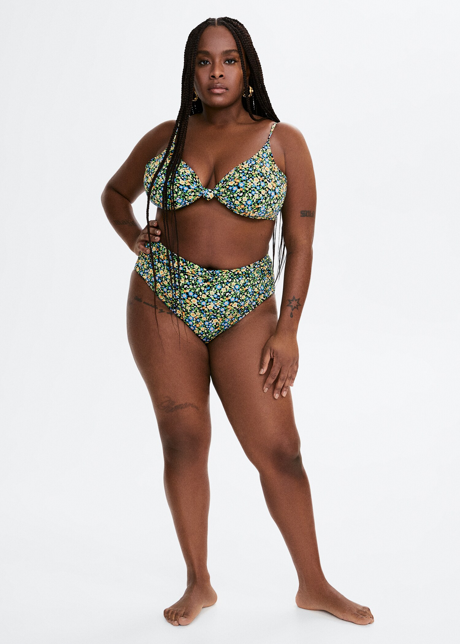 Top bikini nudo - Plano general