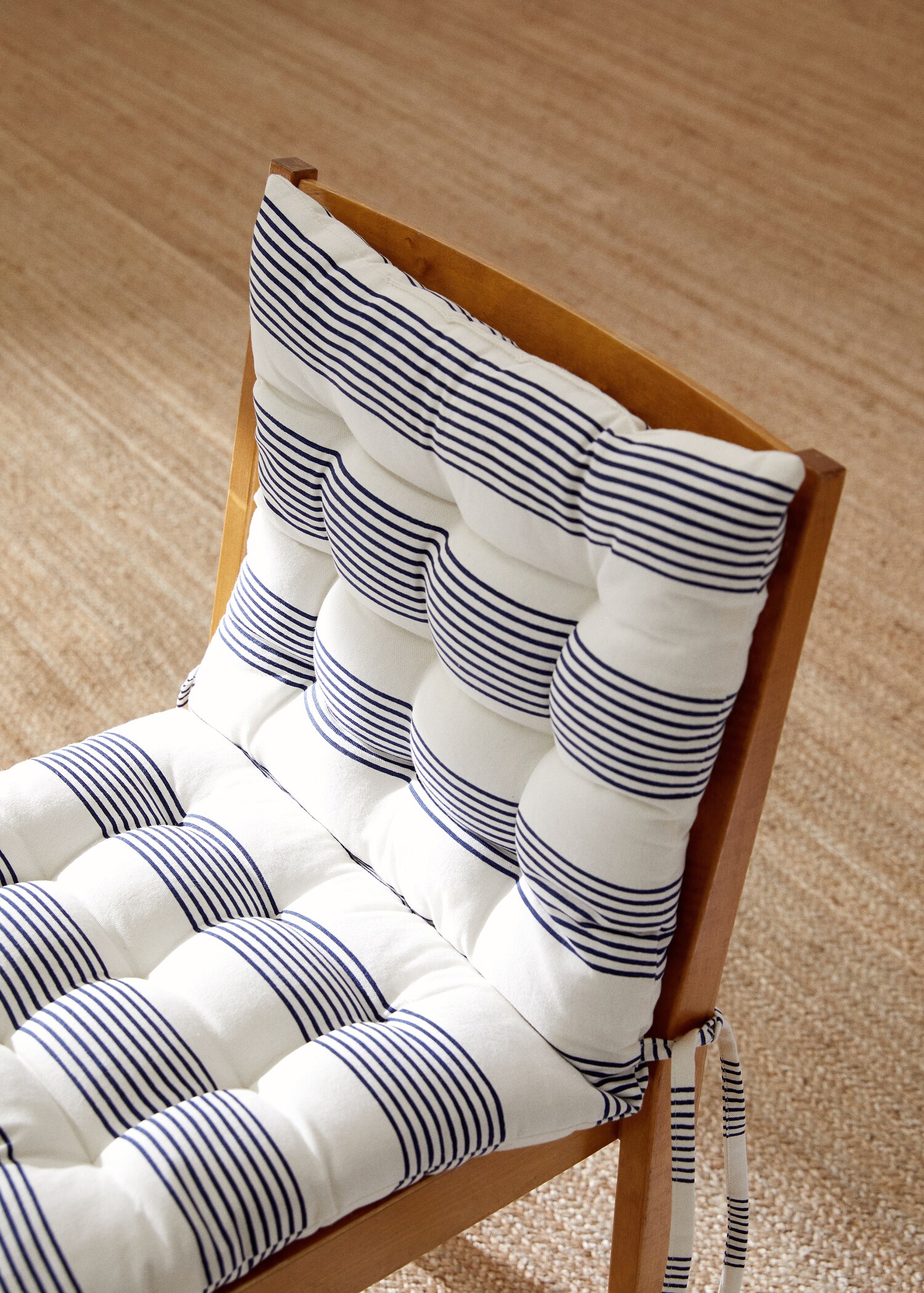 Chair cushion with back - General plane