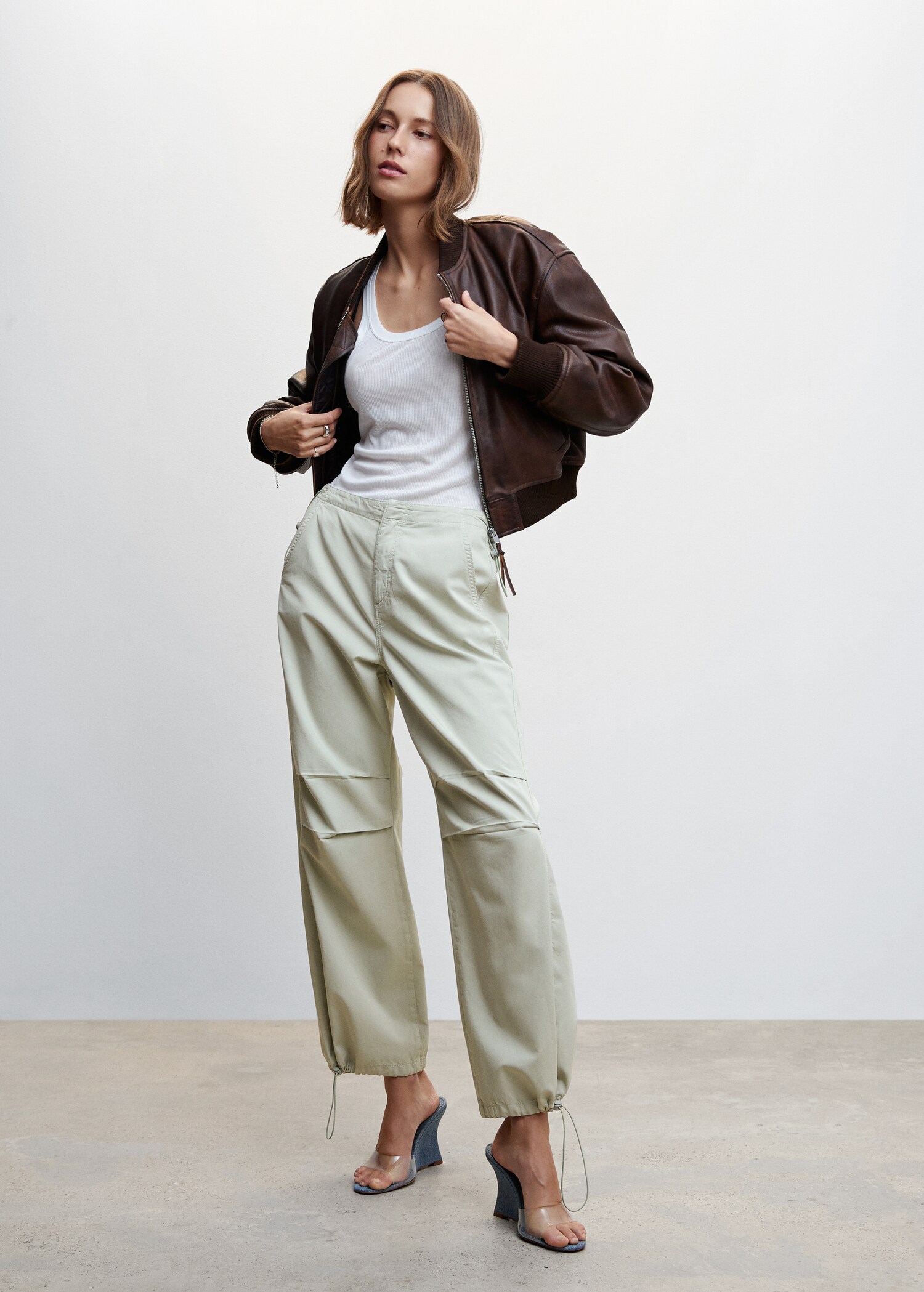 Parachute pants - General plane