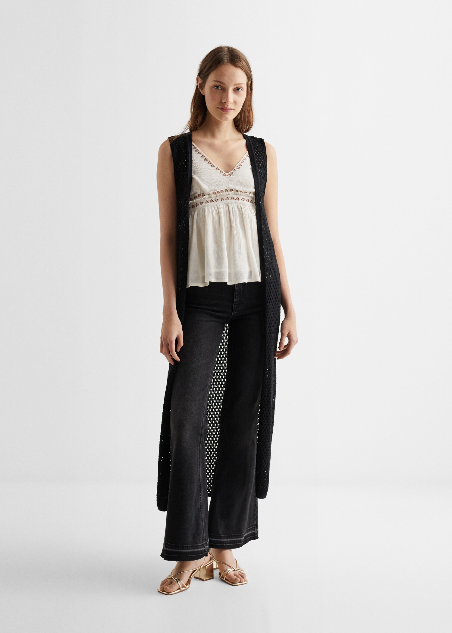 Bluse med dekorativt broderi - Total bildeutsnitt