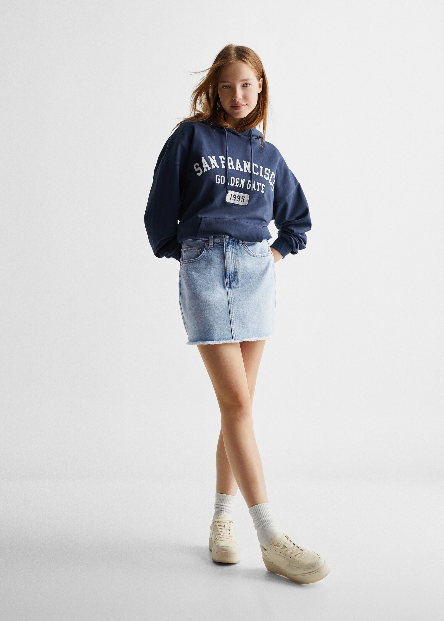 Denim miniskirt with frayed hem - General plane