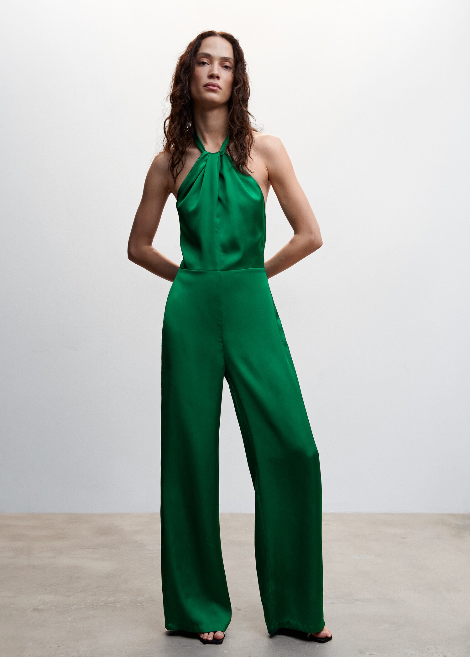 Halter-neck satin jumpsuit - General plane