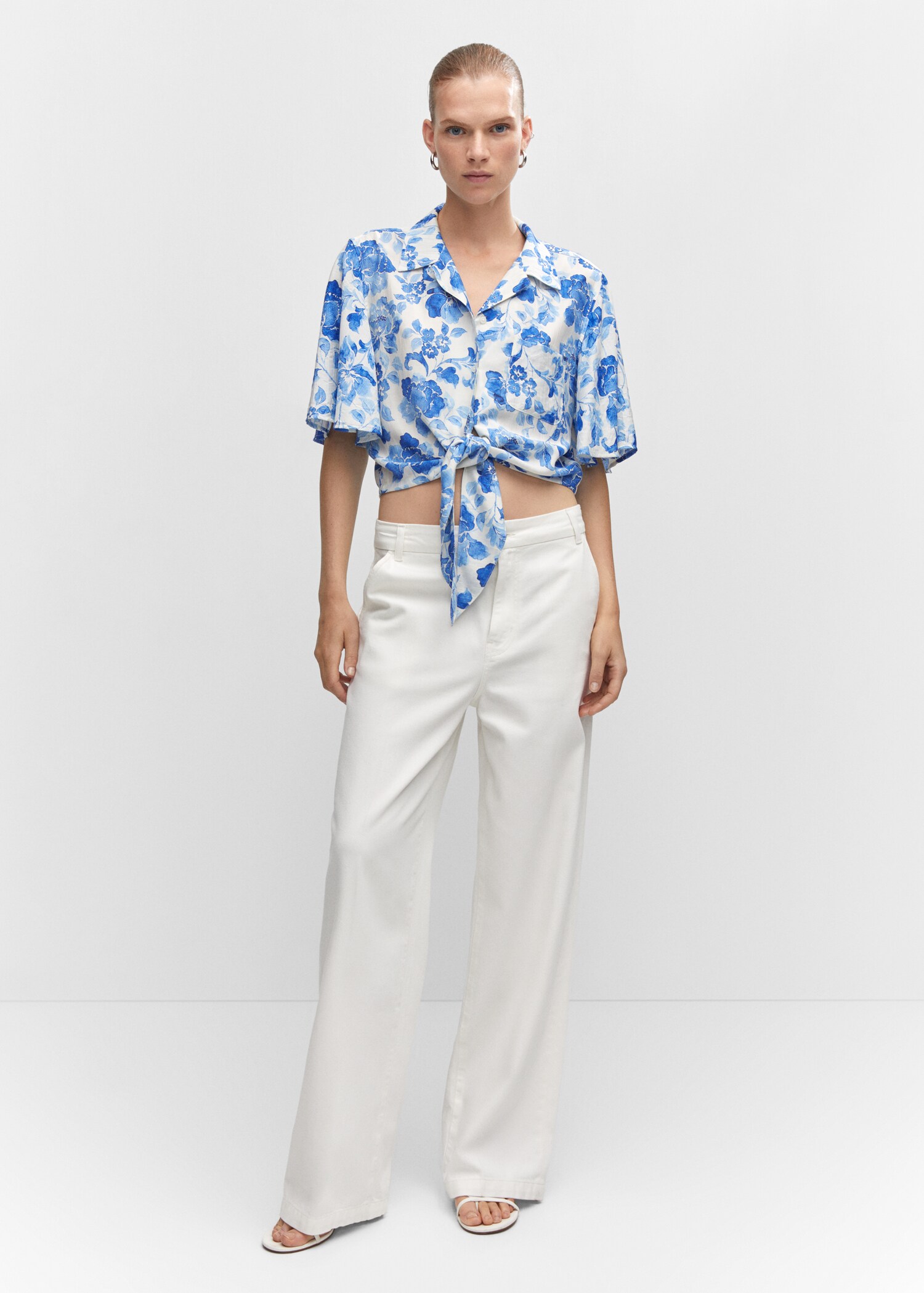 Floral shirt with knot - General plane