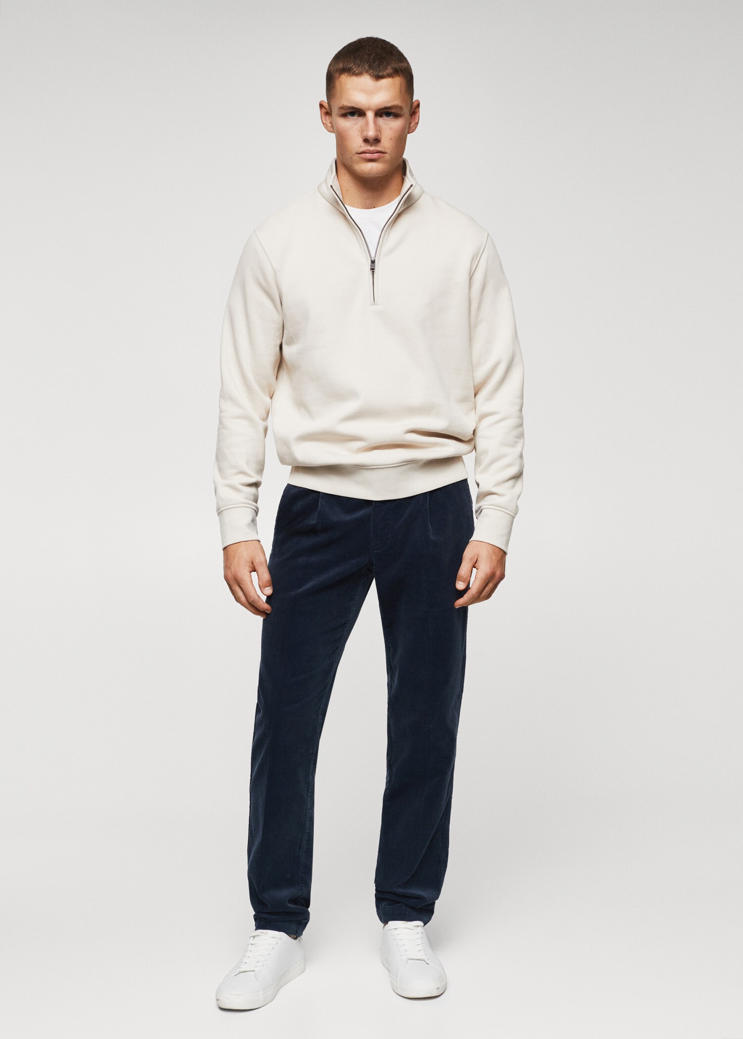 Pleated corduroy trousers - General plane