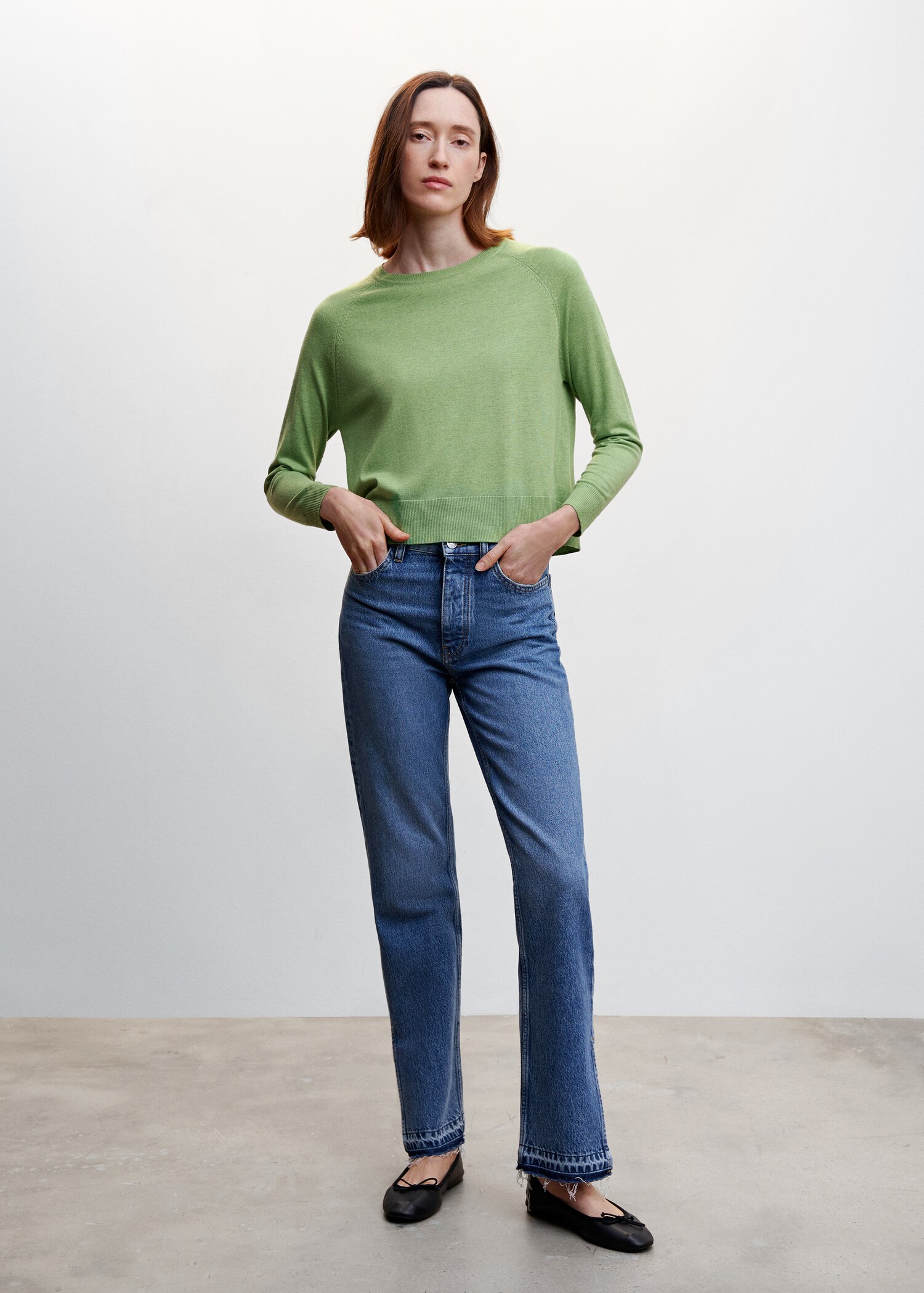 Fine-knit crew-neck sweater - General plane