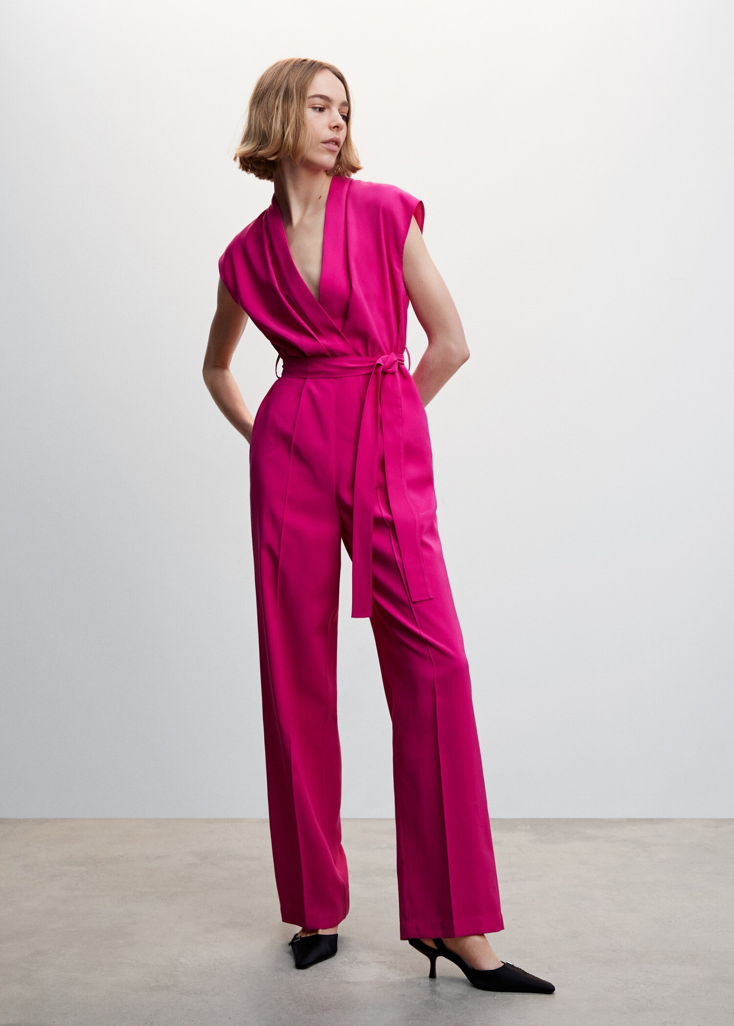 Langer Jumpsuit mit Schleife - Allgemeine Ansicht