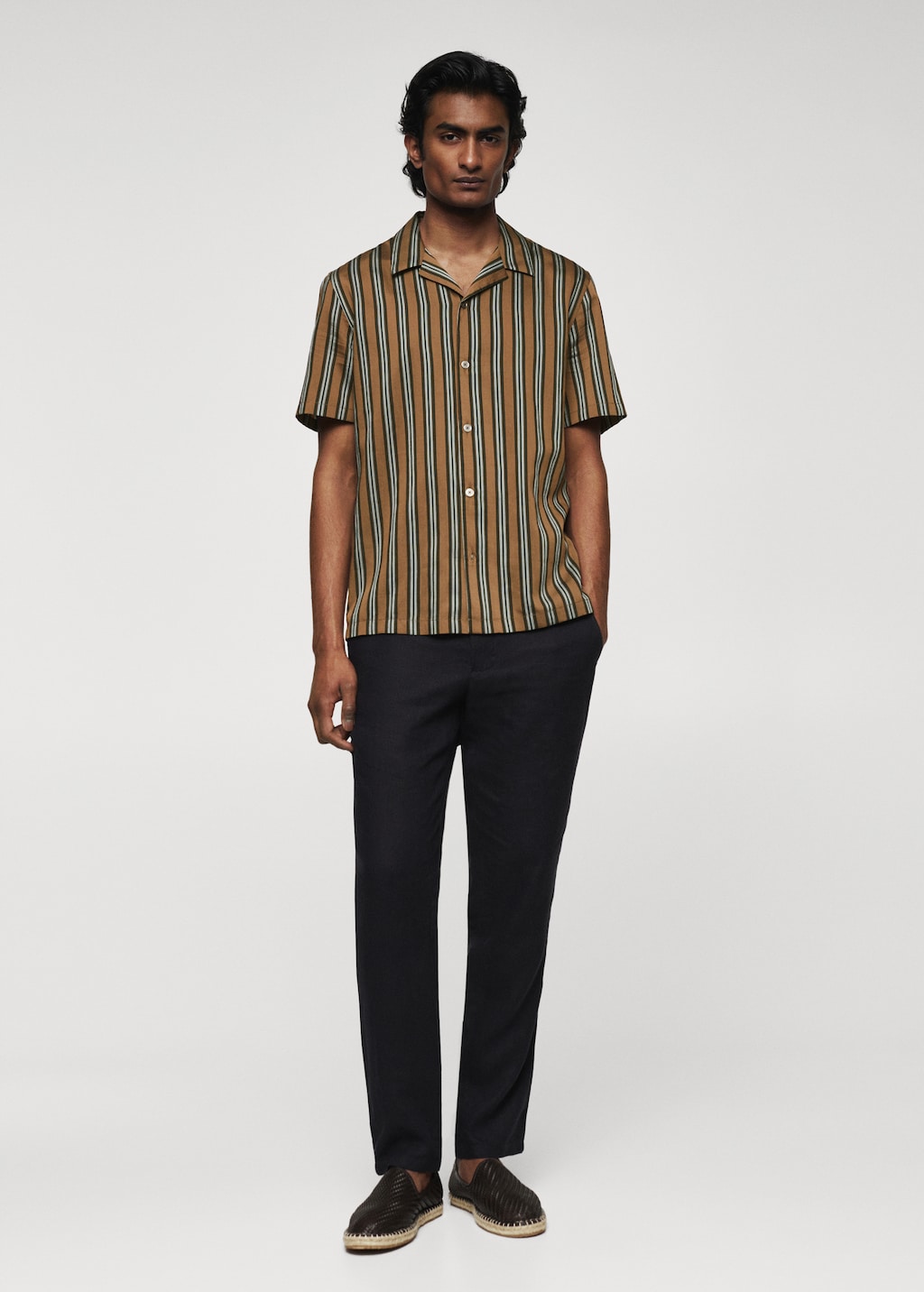 Camicia regular fit collo bowling Uomo MANGO OUTLET Italia