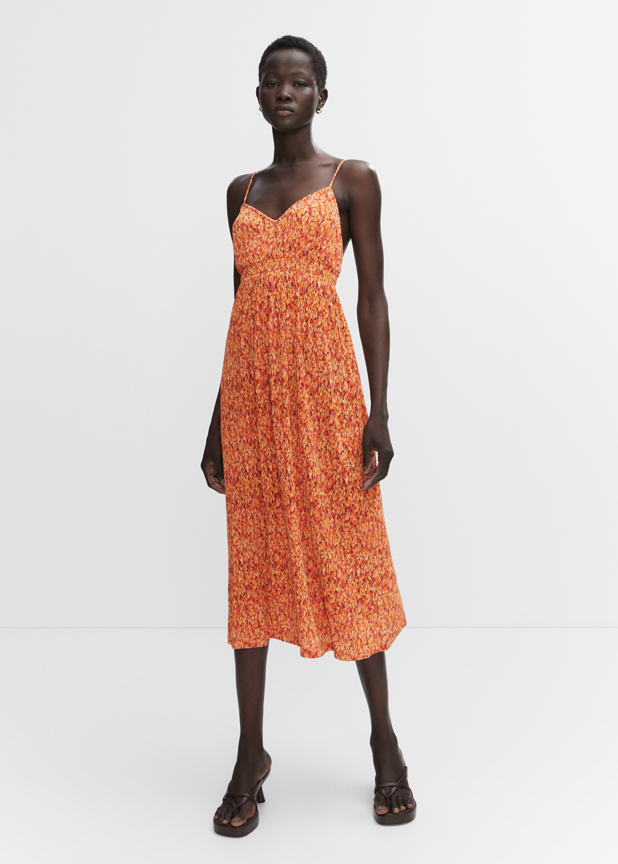 Texturiertes Kleid mit überkreuztem Rücken - Allgemeine Ansicht