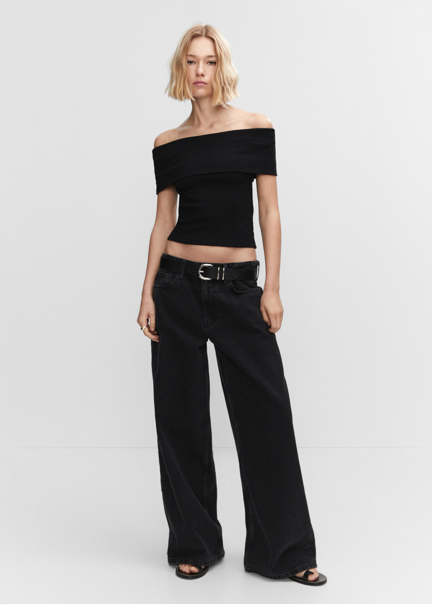 Off-shoulder top - General plane