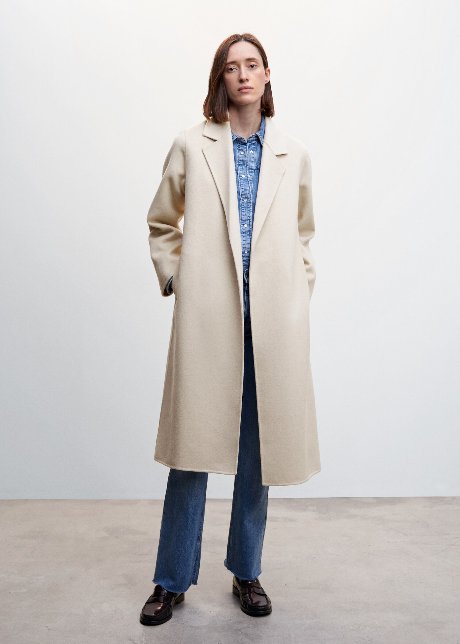 Manteau fait main avec ceinture - Plan général