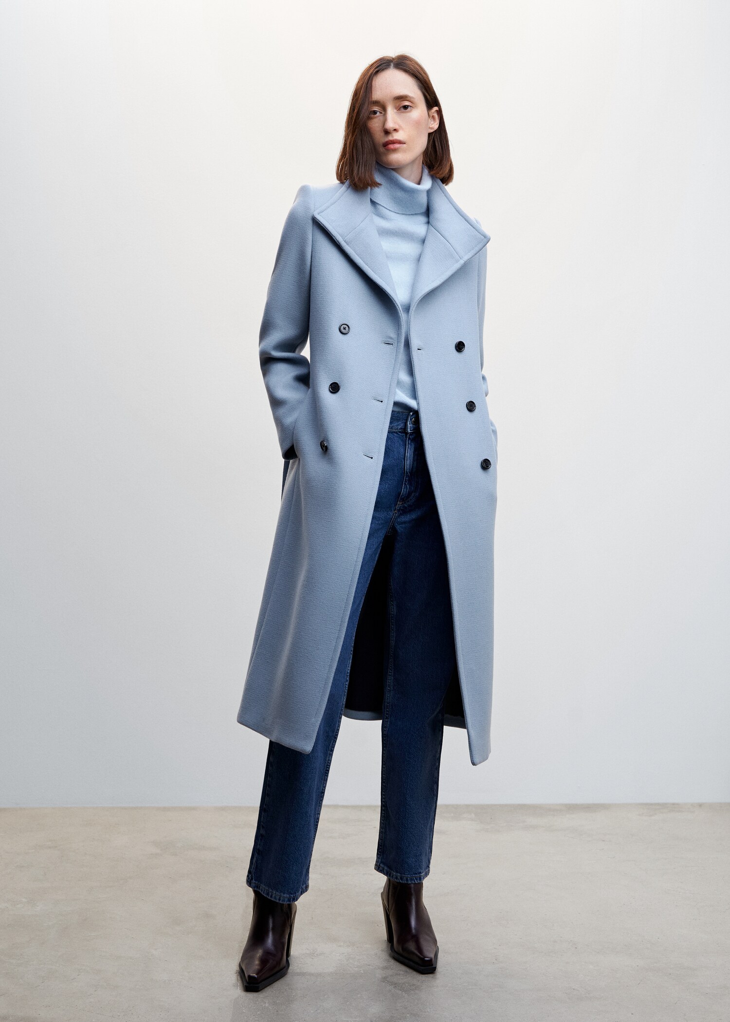 Woollen coat with belt - General plane