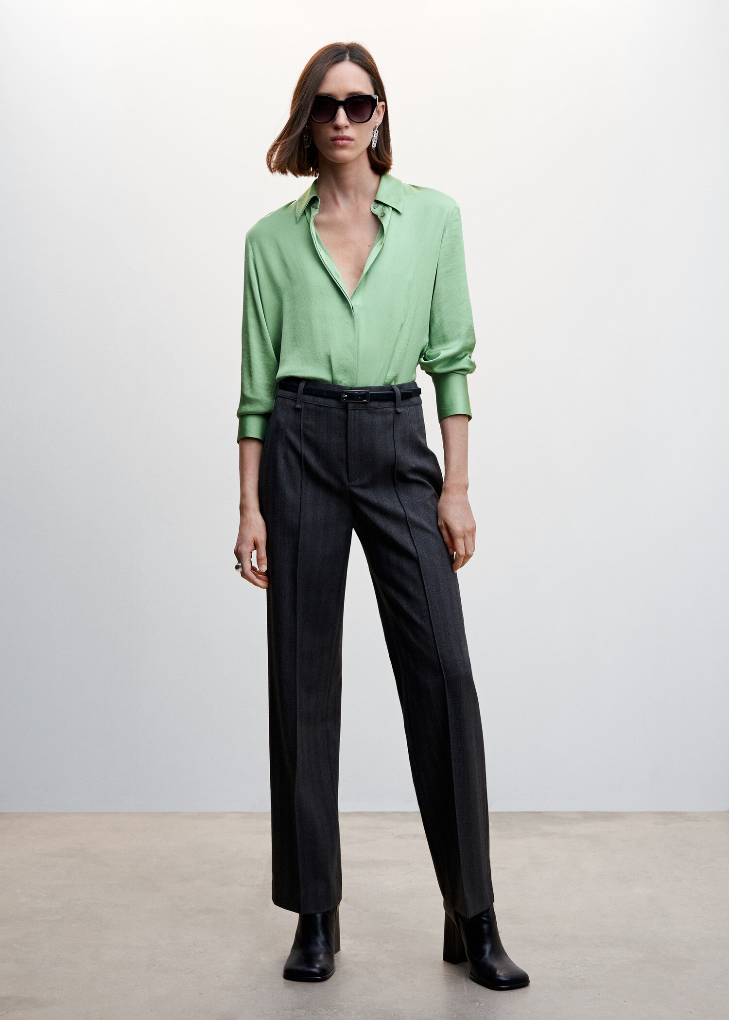 Soepelvallende satijnen blouse - Overzichtstekening