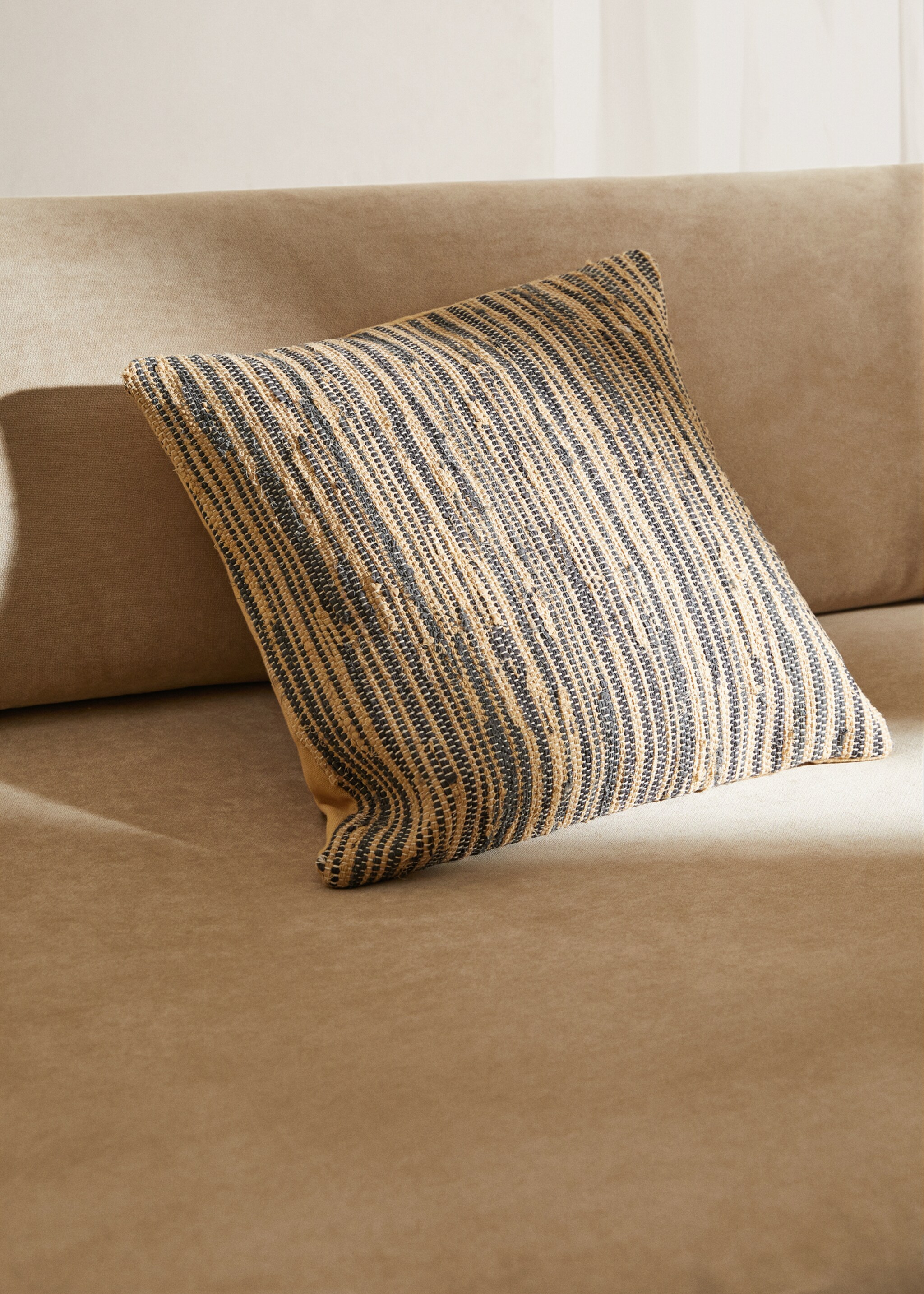 Striped cushion cover - General plane