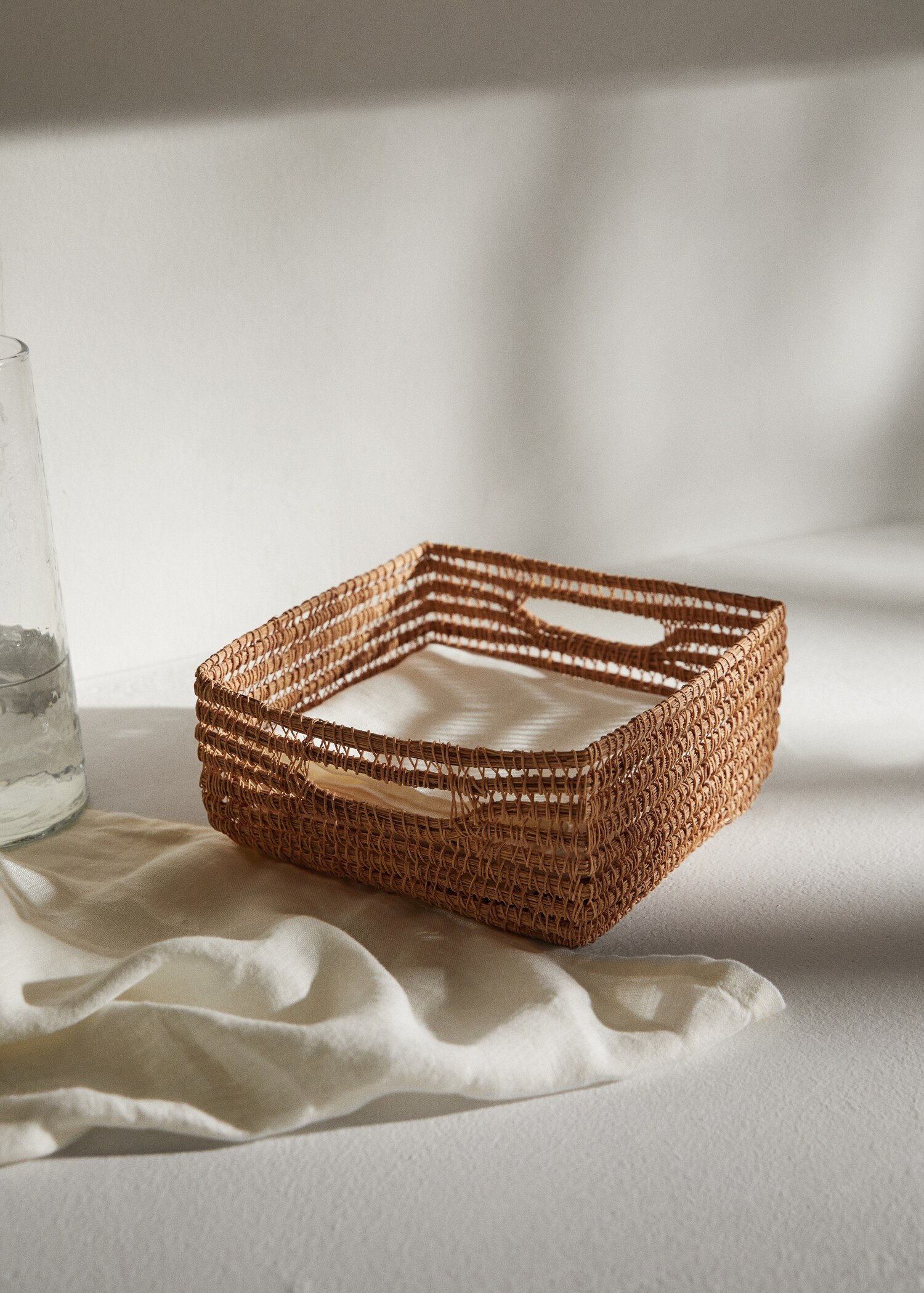 Cesta cuadrada fibras naturales - Plano general