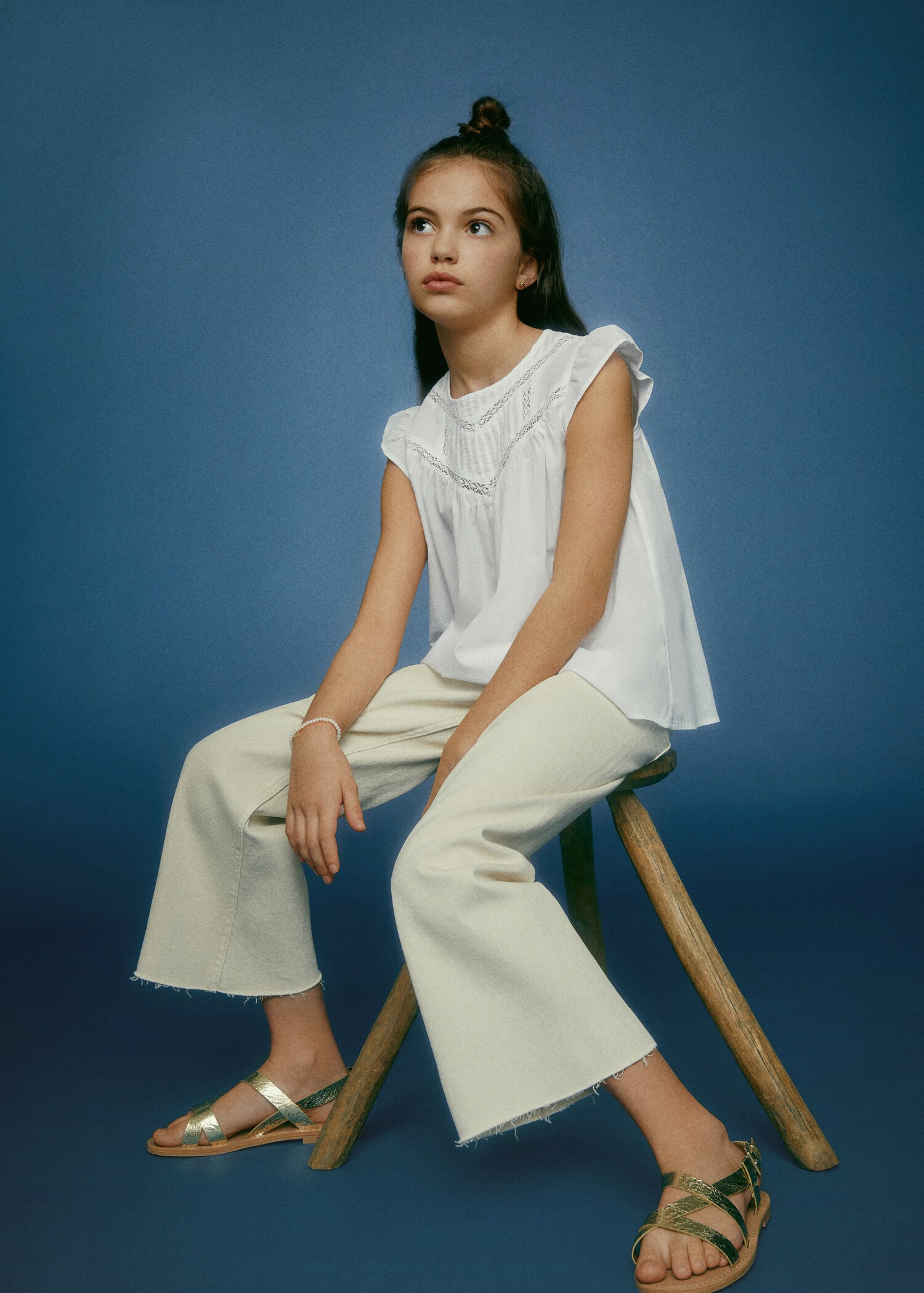 Ruffled sleeve blouse - General plane