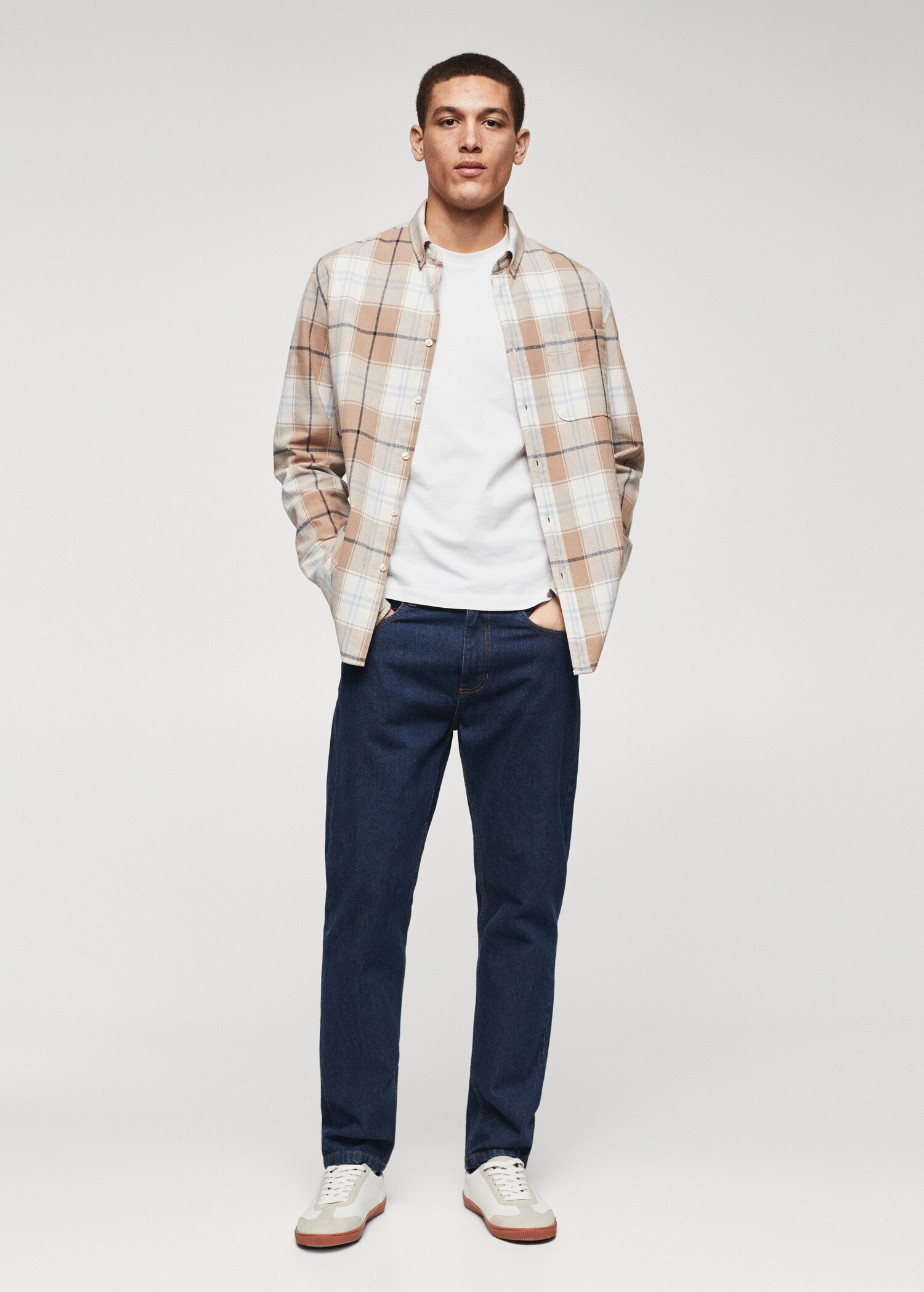 Camisa regular fit cotó quadres - Pla general