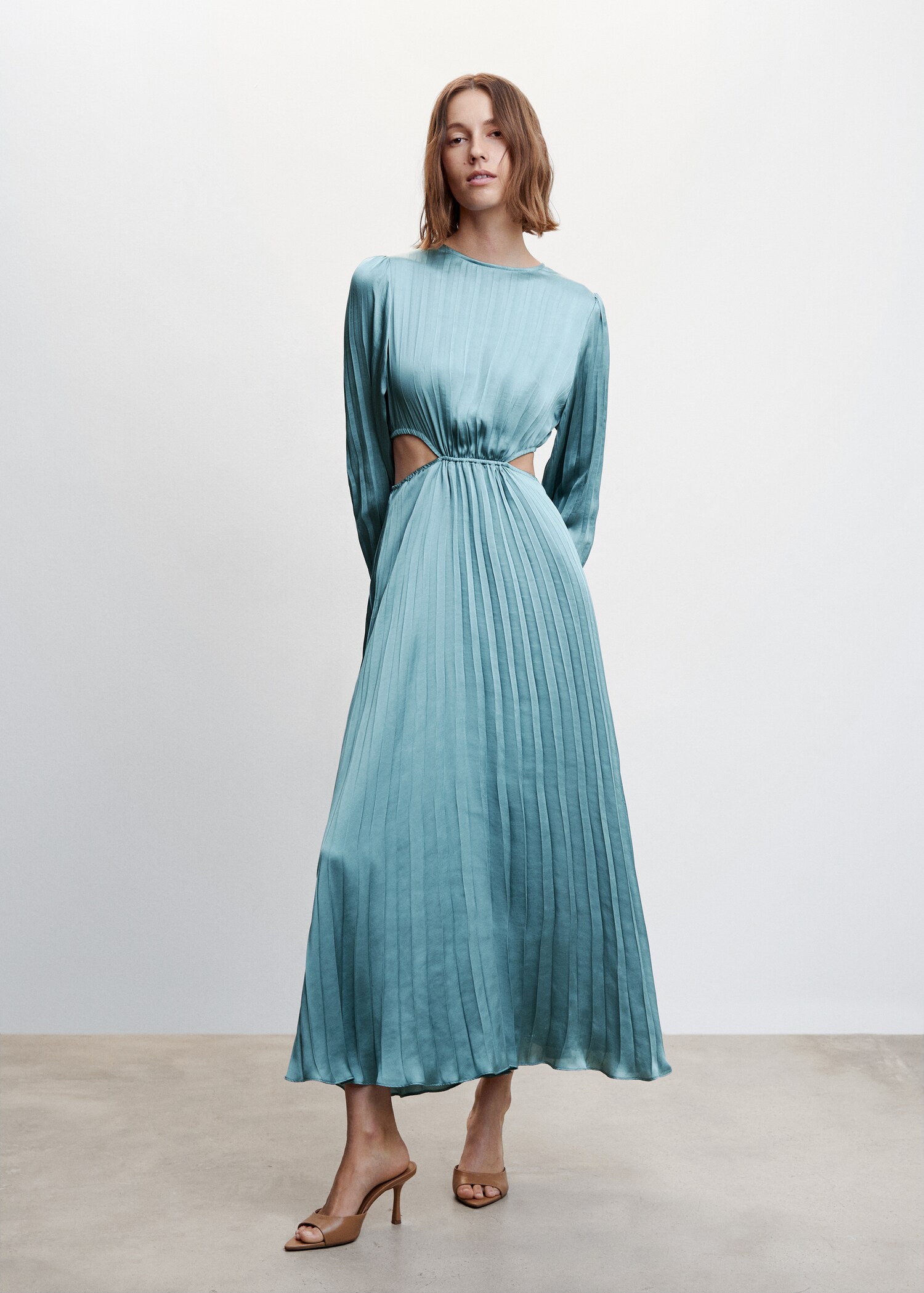 Vestido plisado satinado - Plano general