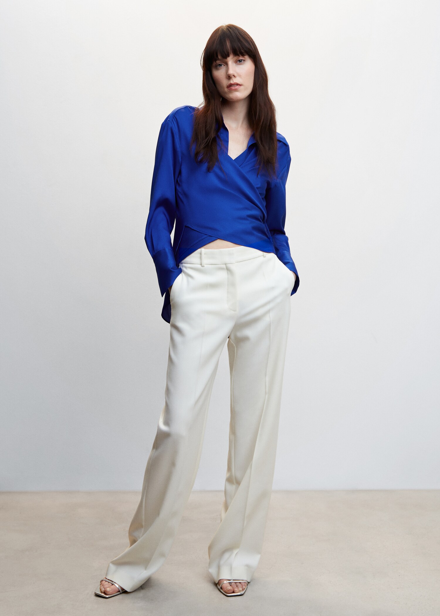 Blouse cache-cœur satinée - Plan général