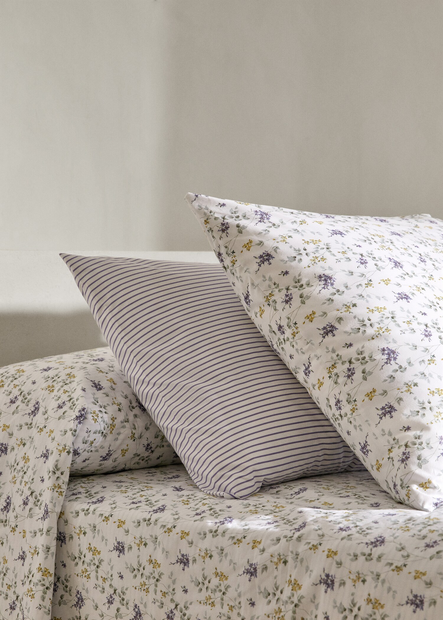 Capas de almofada decorativa com estampado às flores 50 x 75 cm (2 u.) - Plano geral