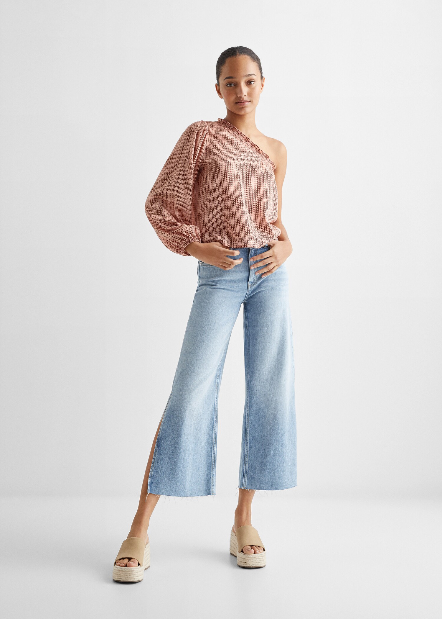 Asymmetrical printed blouse - General plane