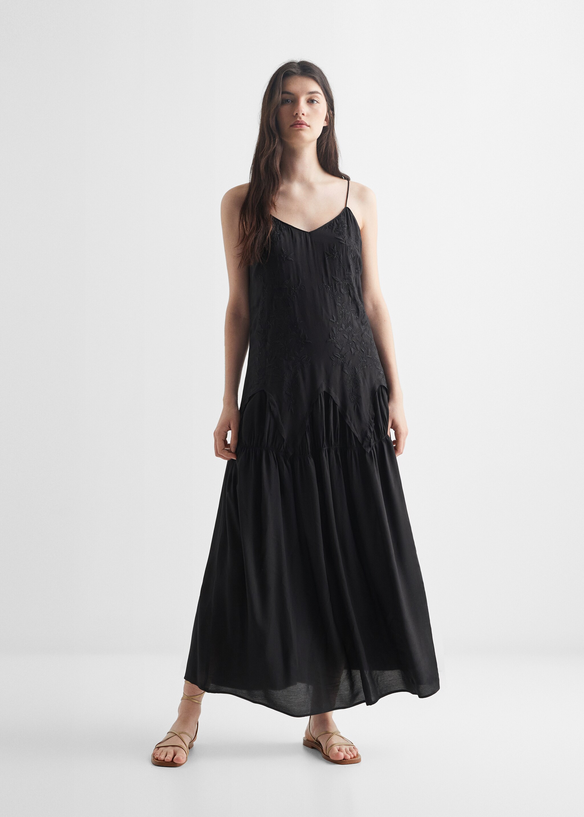 Embroidered long dress - General plane