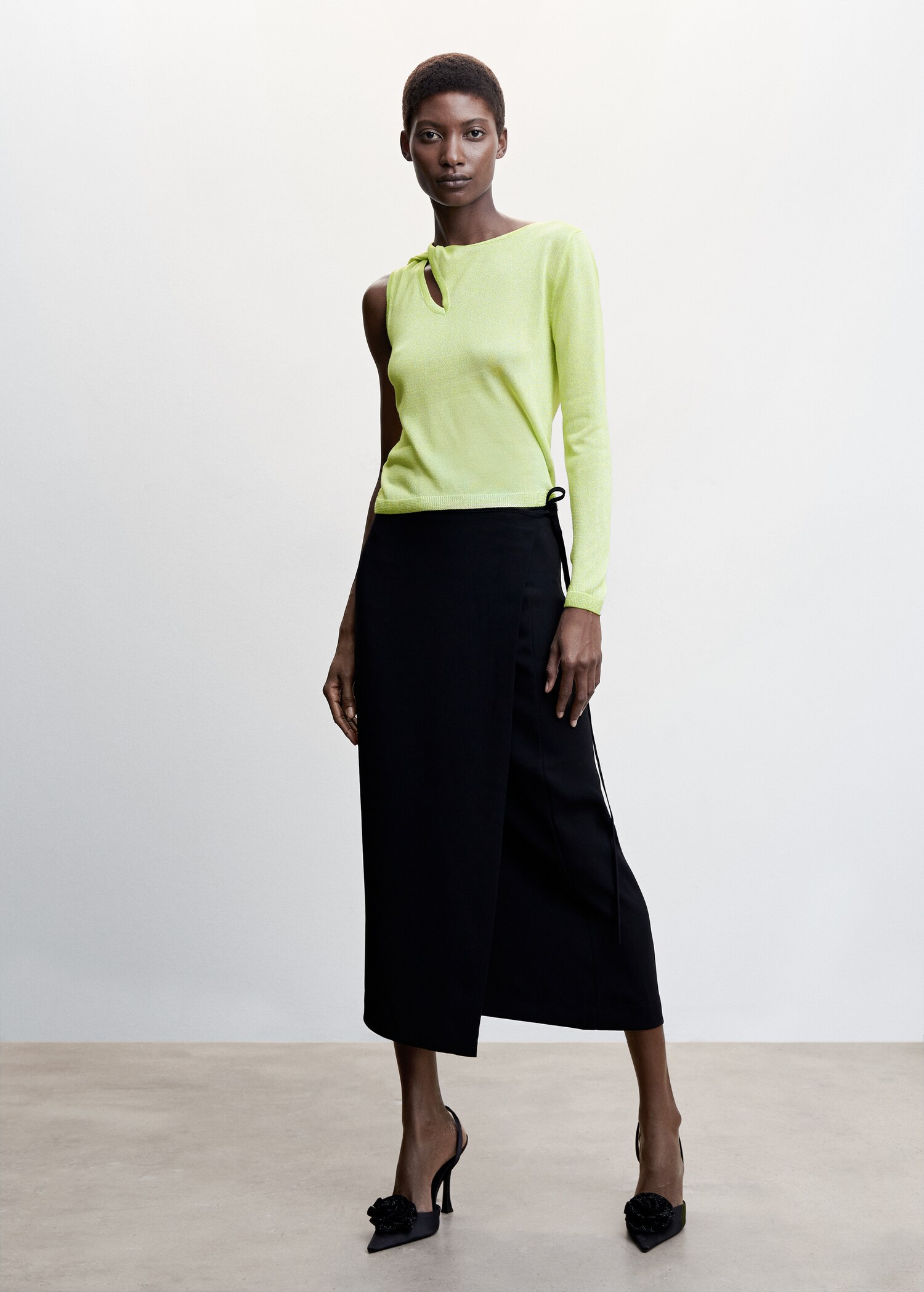 Asymmetrischer Feinstrickpullover - Allgemeine Ansicht