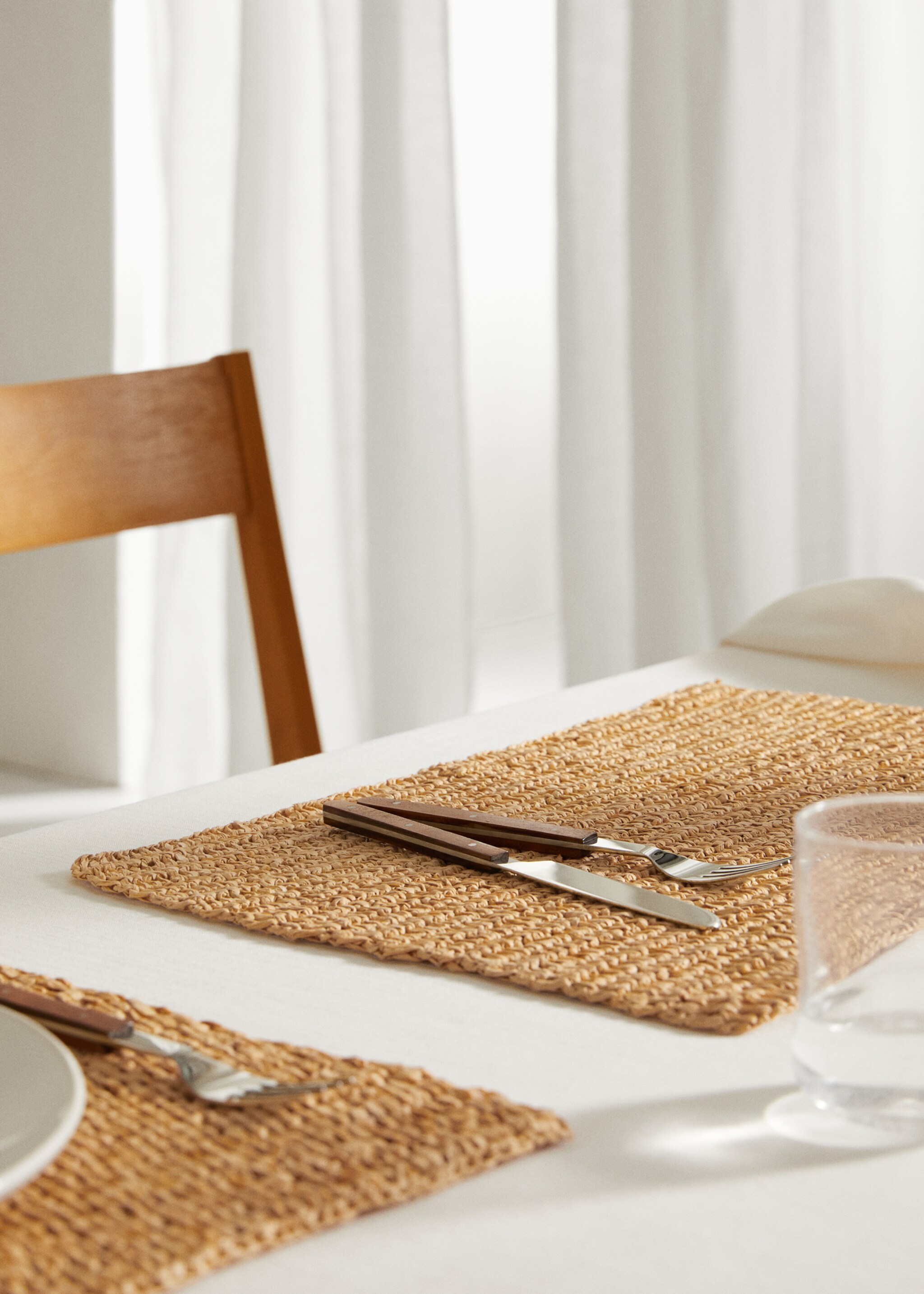 Bordbrikke i 100 % raffia - Total bildeutsnitt