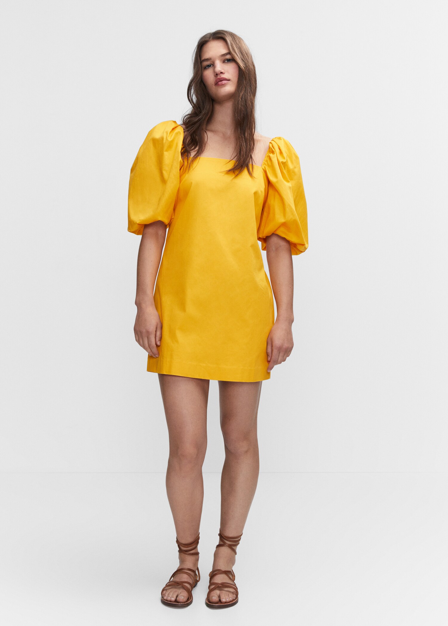 Kurzes Kleid mit Ballonärmeln - Allgemeine Ansicht