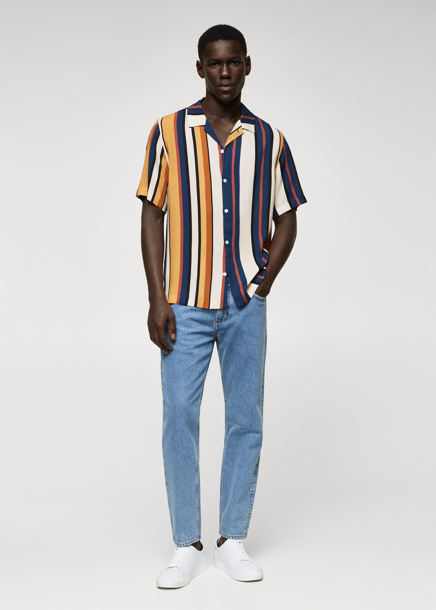 Camisa fluida riscas - Plano geral