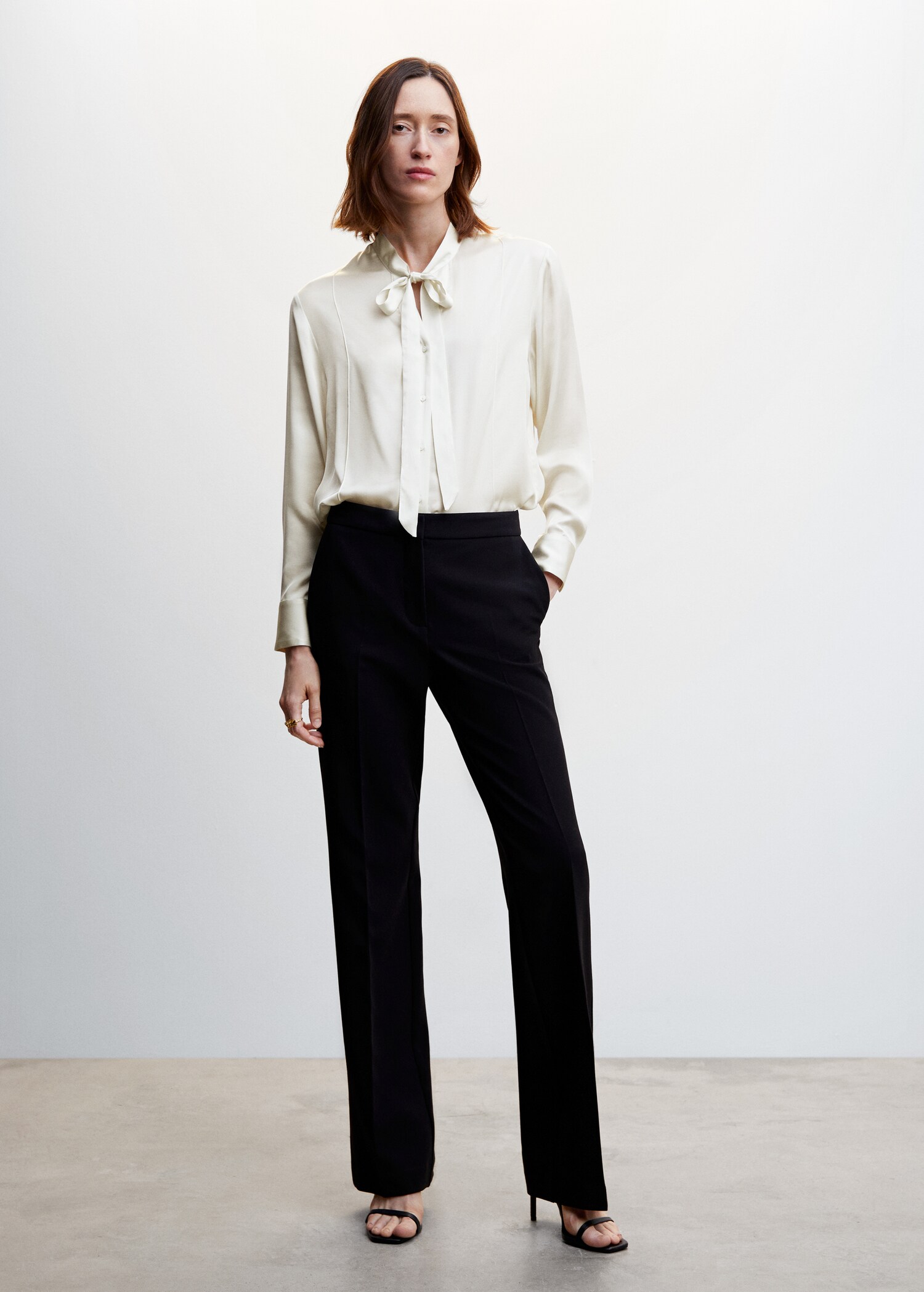 Tie-neck blouse - General plane