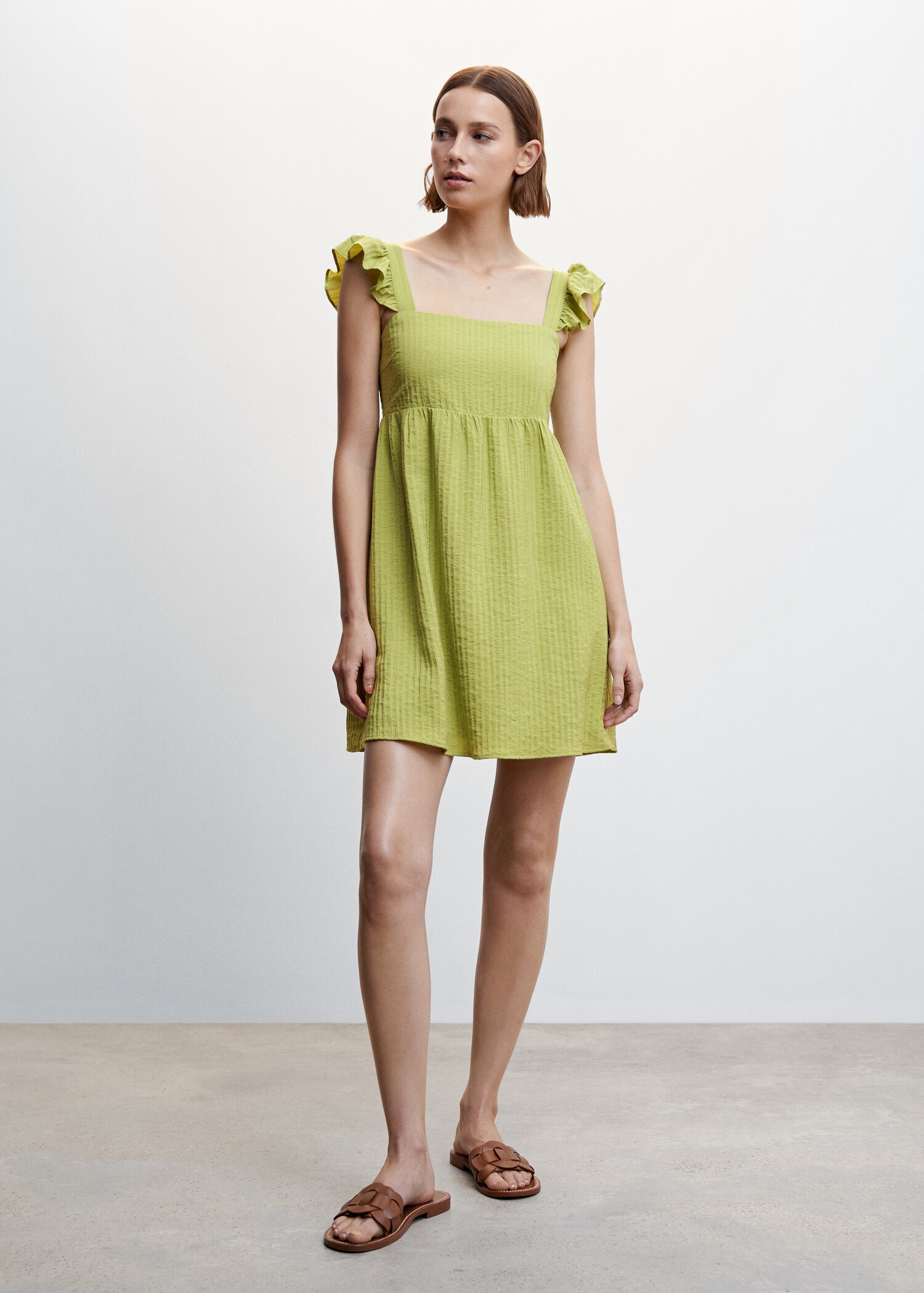 Vestido corto volantes - Plano general