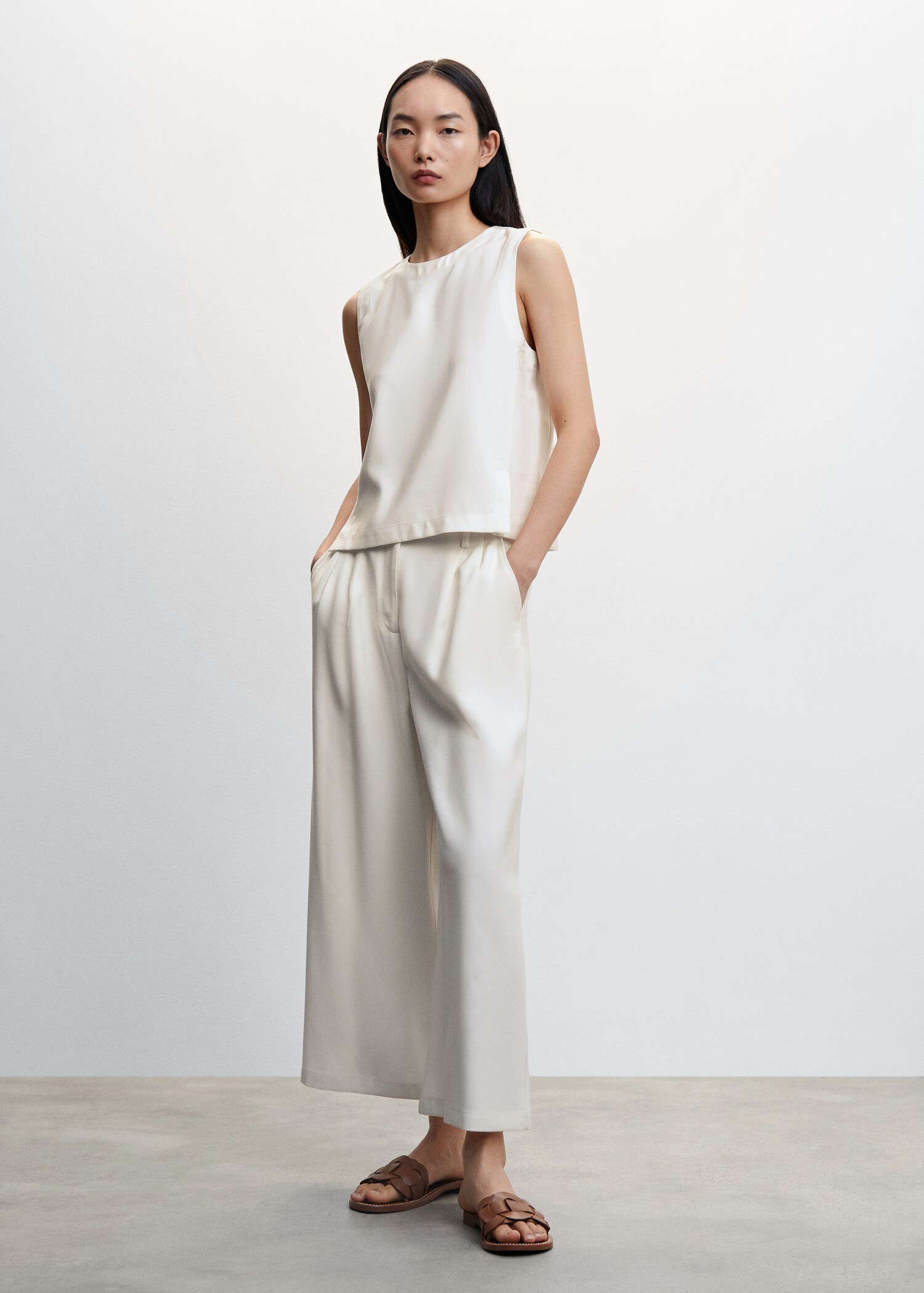 Pleated culottes trousers - General plane