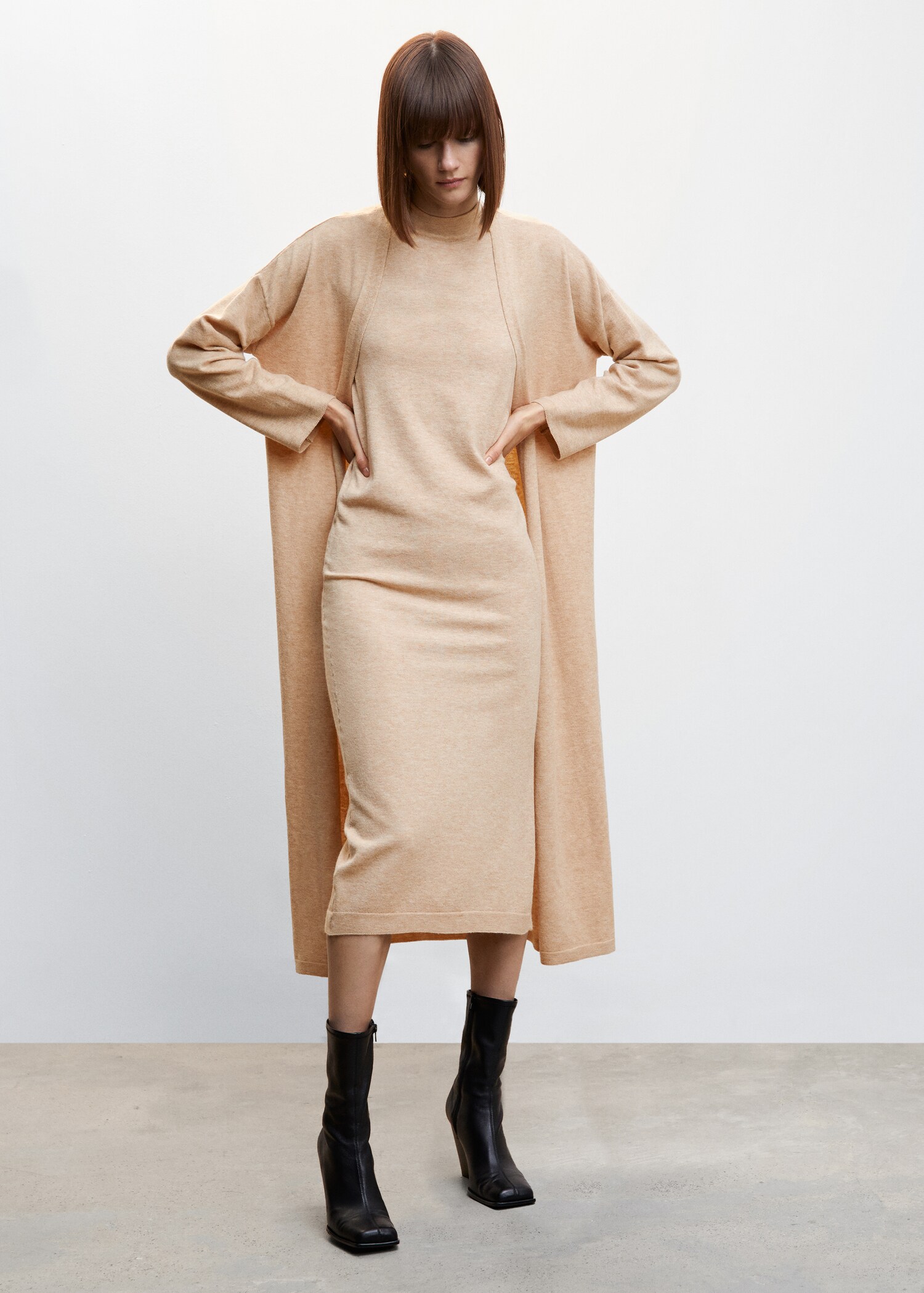 Long knit cardigan - General plane