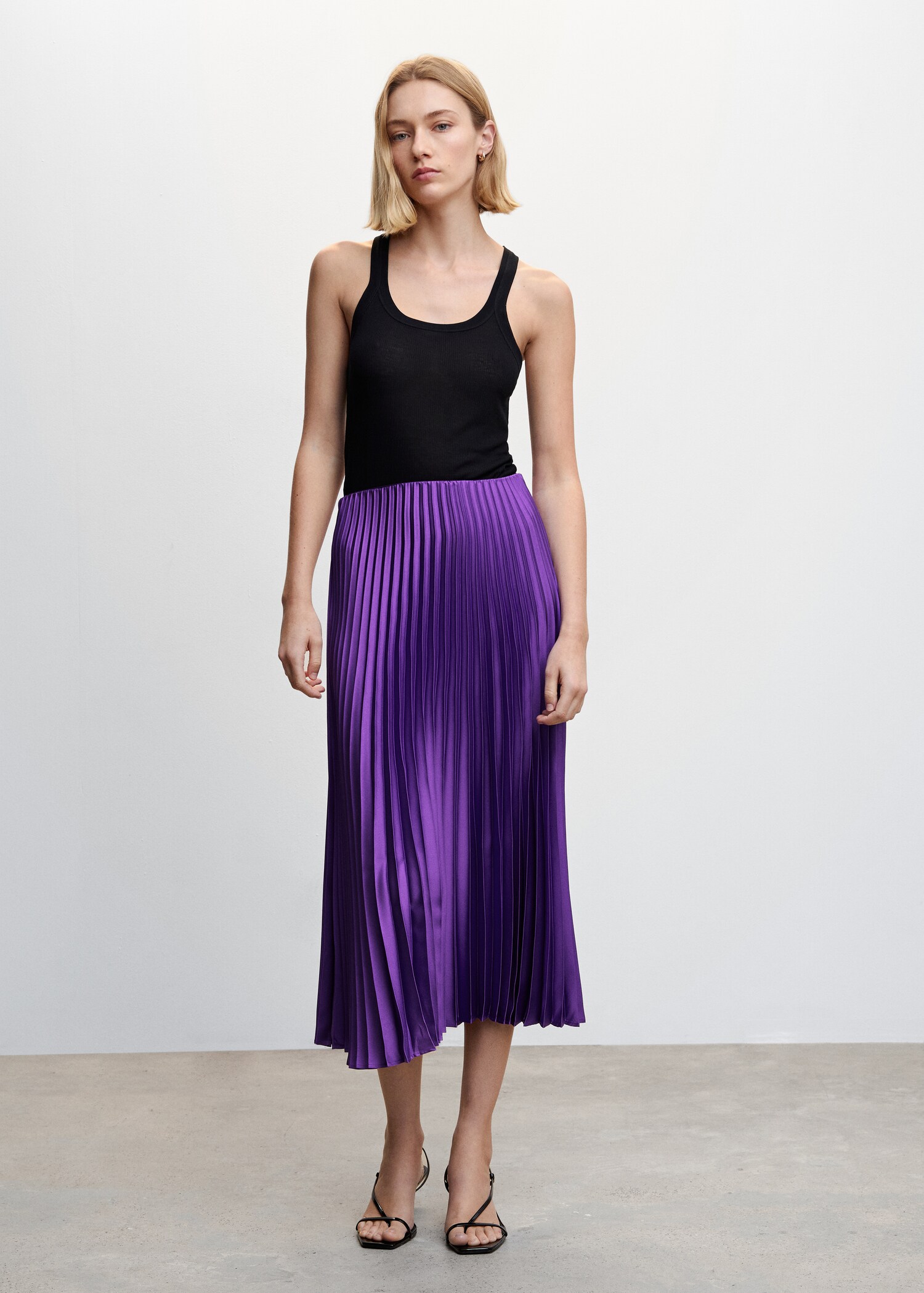 Satin pleated skirt - General plane